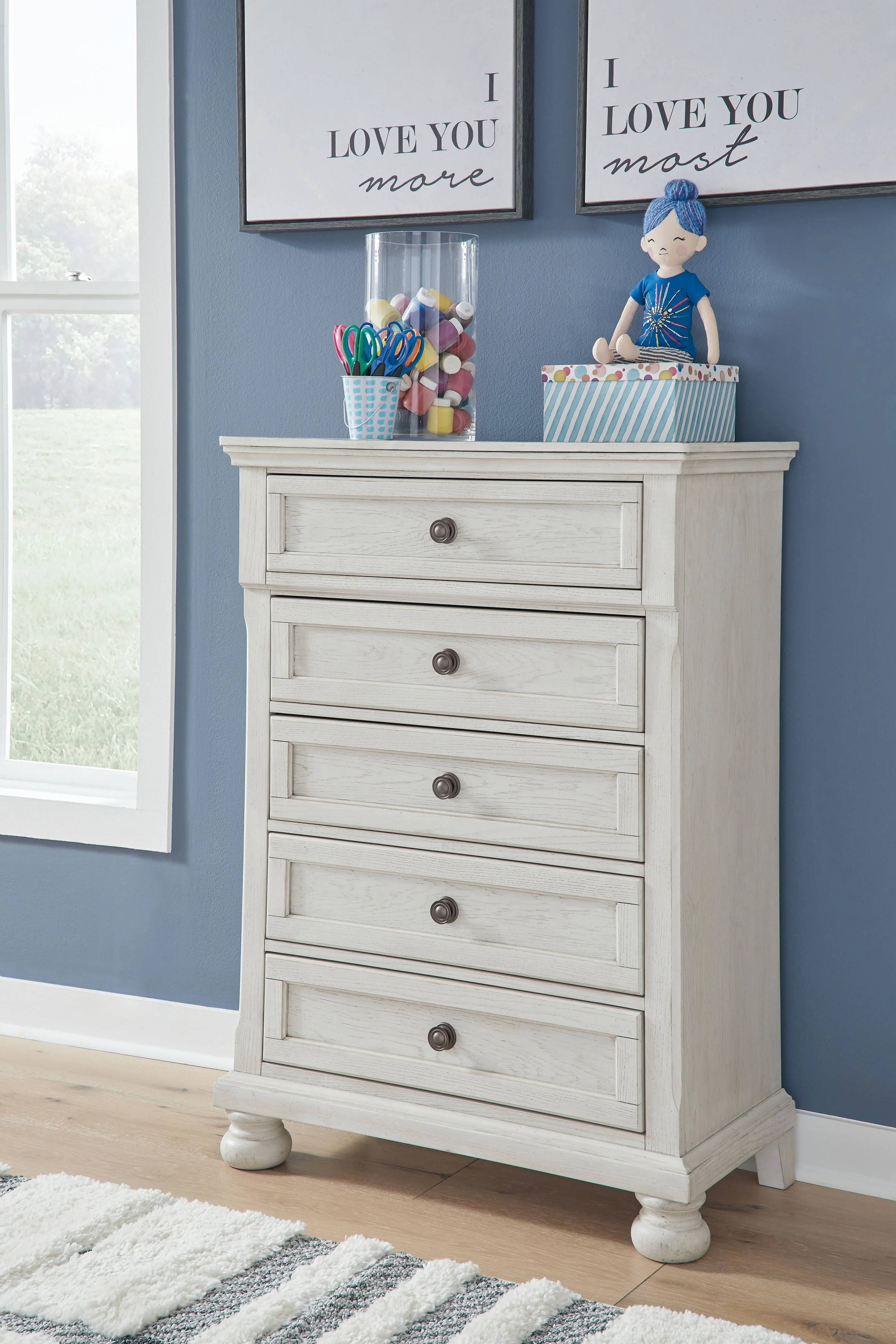 1440-robbinsdale-five-drawer-chest-youth-antique-white-2.webp Robbinsdale - Five Drawer Chest - Youth - Antique White