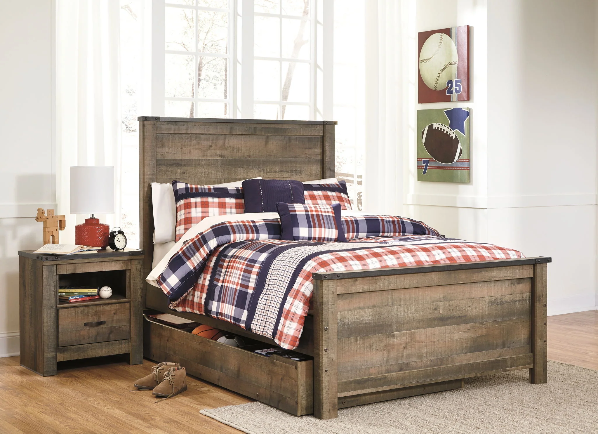 Trinell - Panel Bed