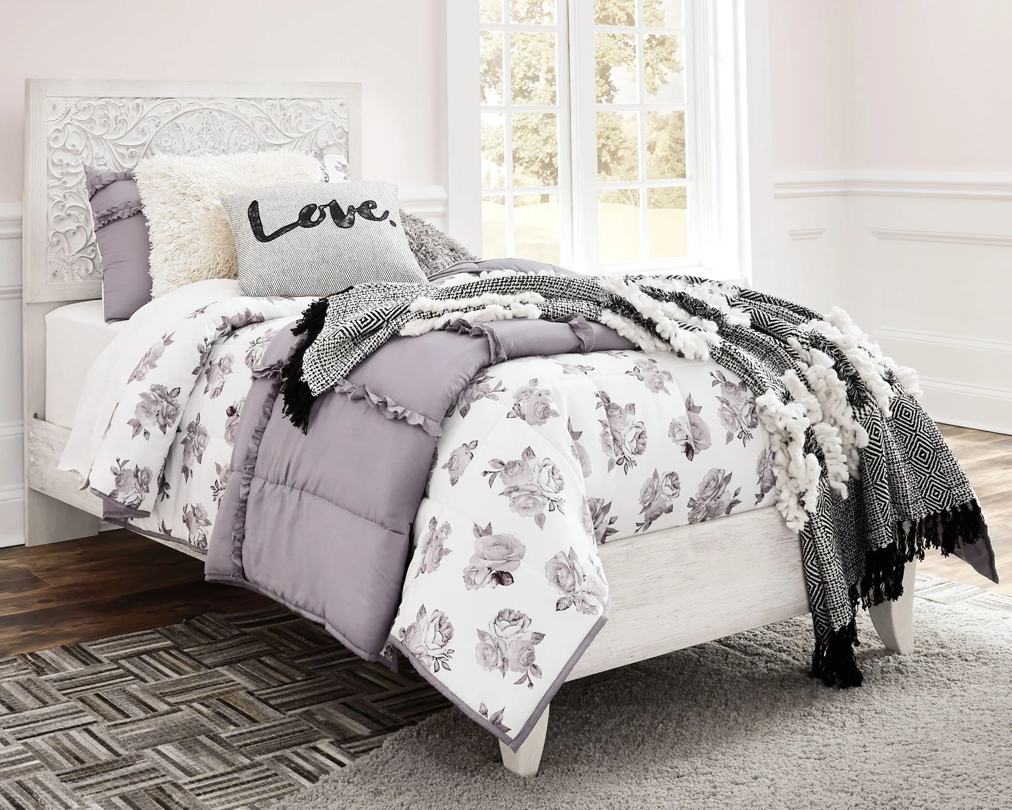 Paxberry - Panel Bed