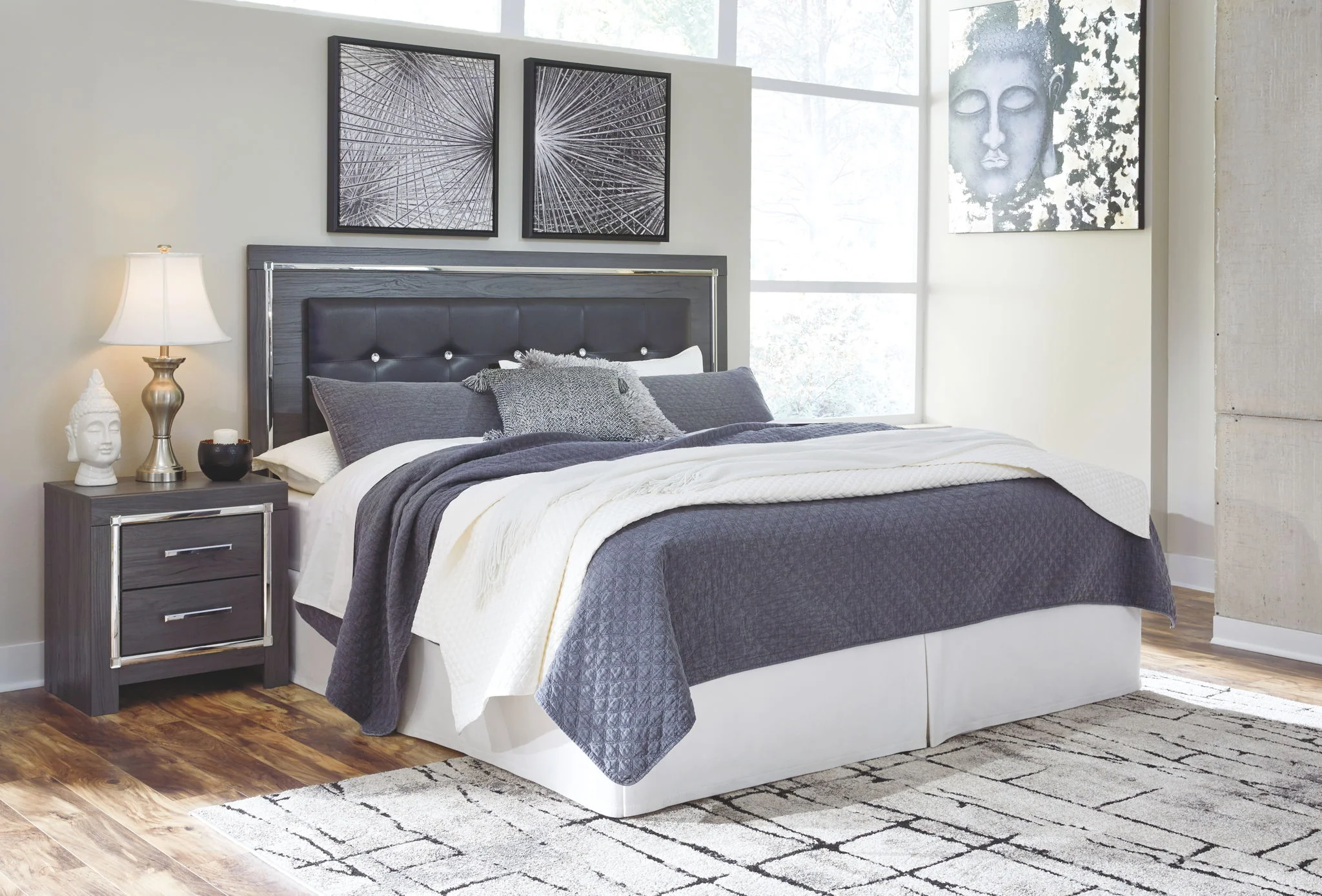 Lodanna - Panel Bed
