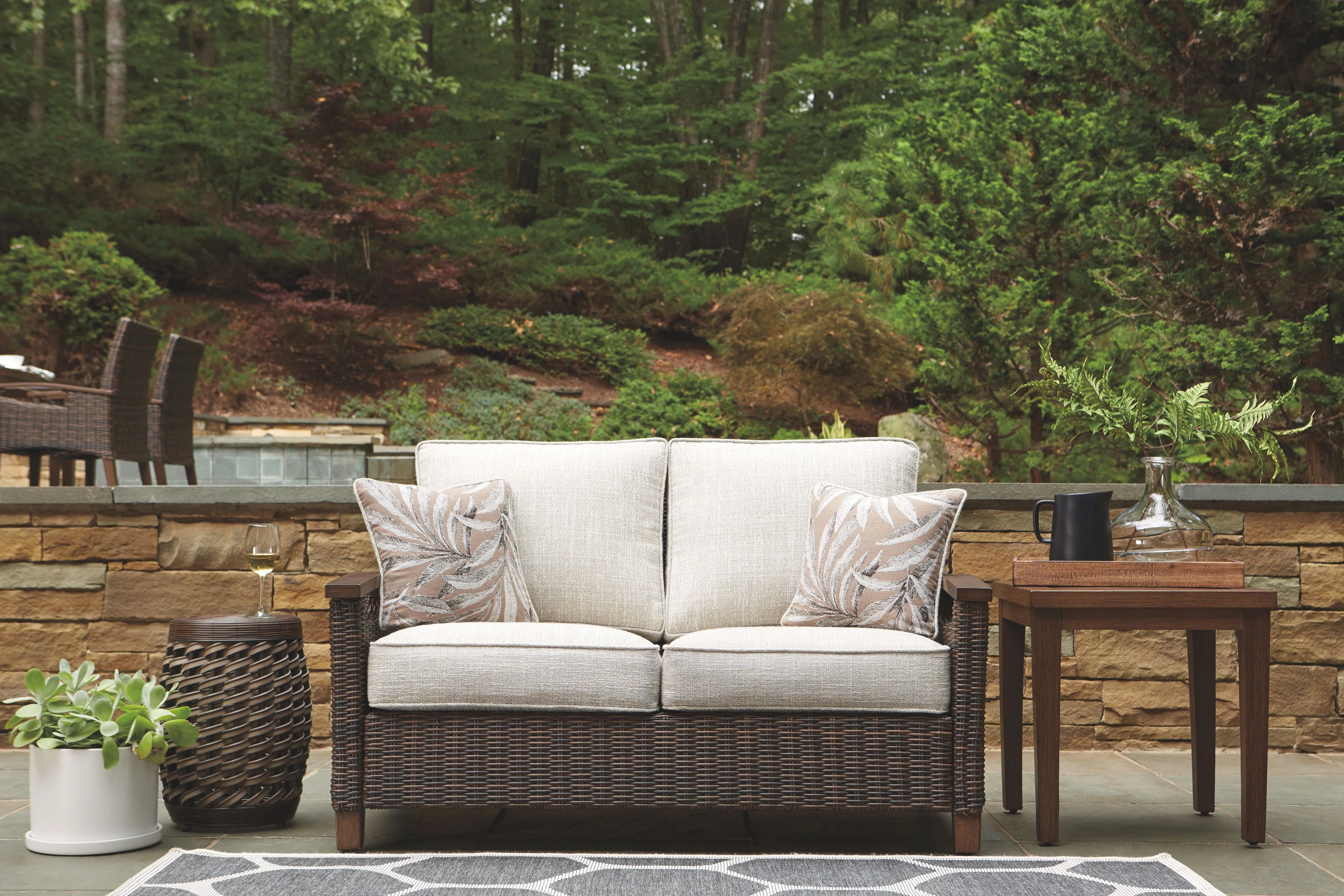 Paradise Trail - Loveseat w/Cushion - Medium Brown