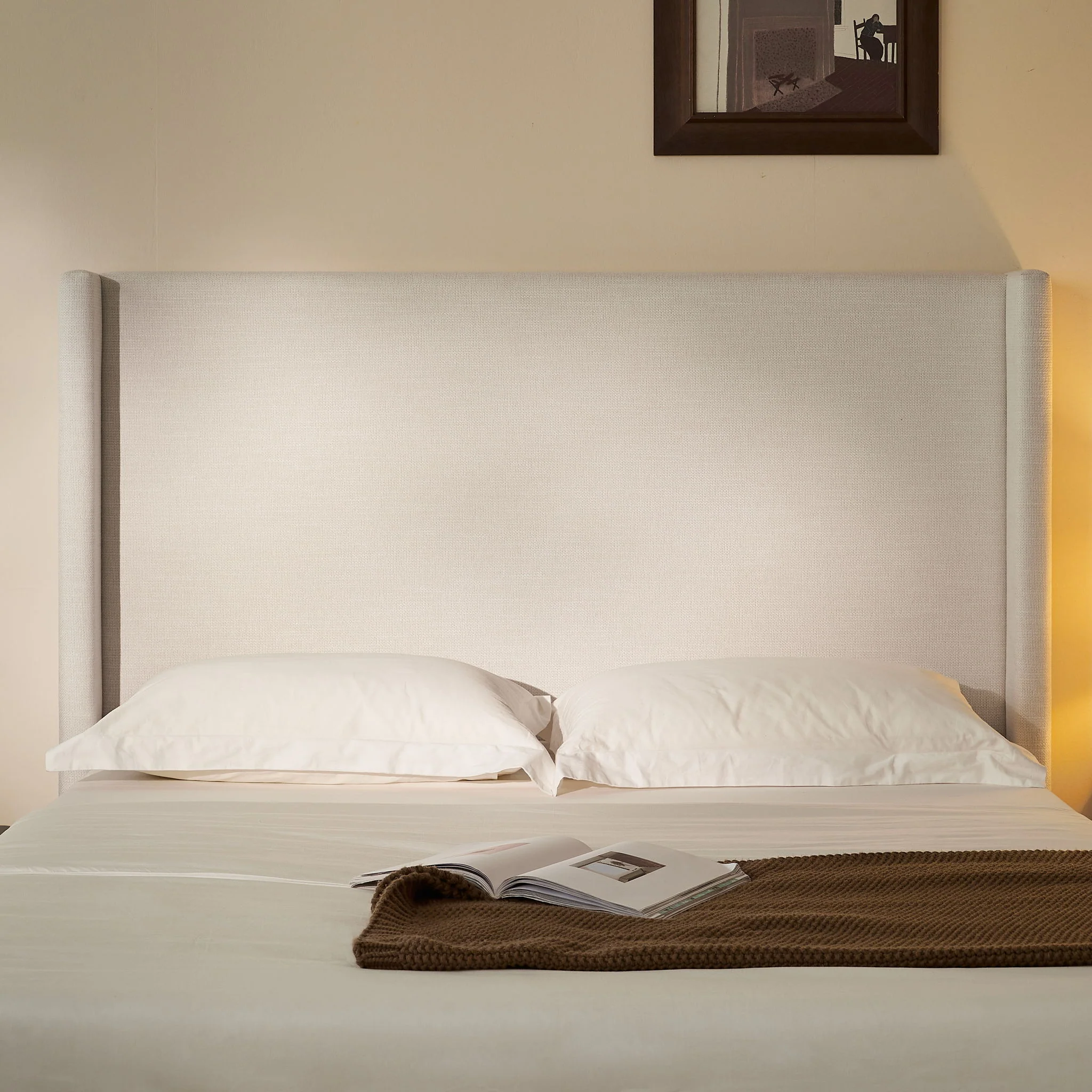 Hosford - Minimalist Upholstered Wingback Bed