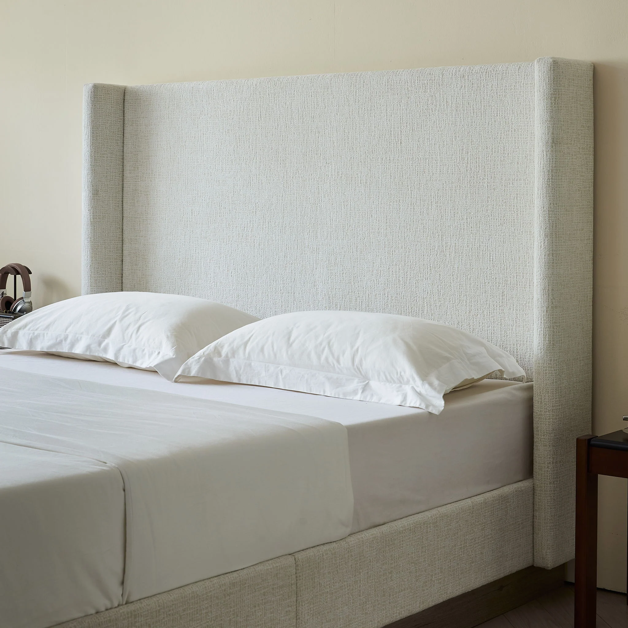 1664-hosford-minimalist-upholstered-wingback-bed-with-wood-base-platform-21.webp Hosford - Minimalist Upholstered Wingback Bed With Wood Base Platform