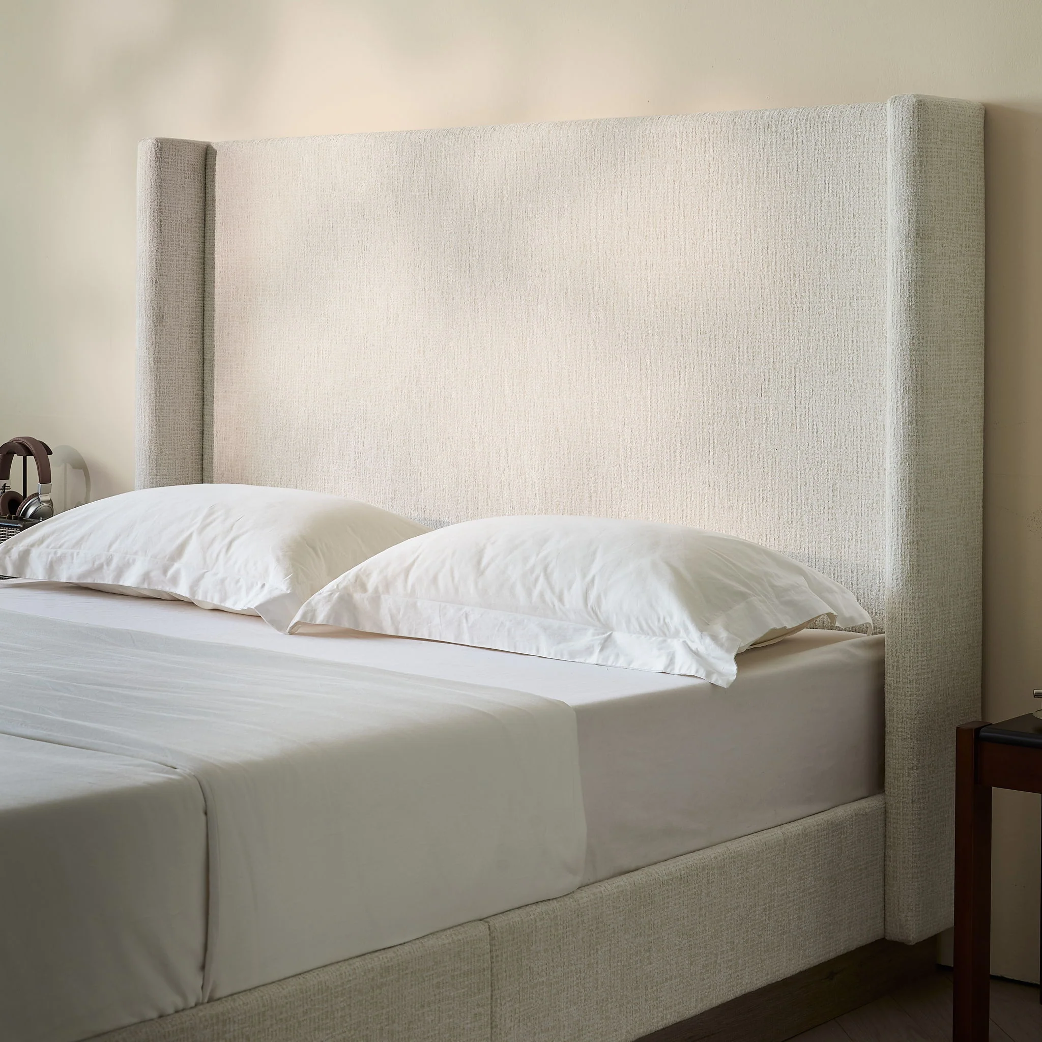 1664-hosford-minimalist-upholstered-wingback-bed-with-wood-base-platform-25.webp Hosford - Minimalist Upholstered Wingback Bed With Wood Base Platform