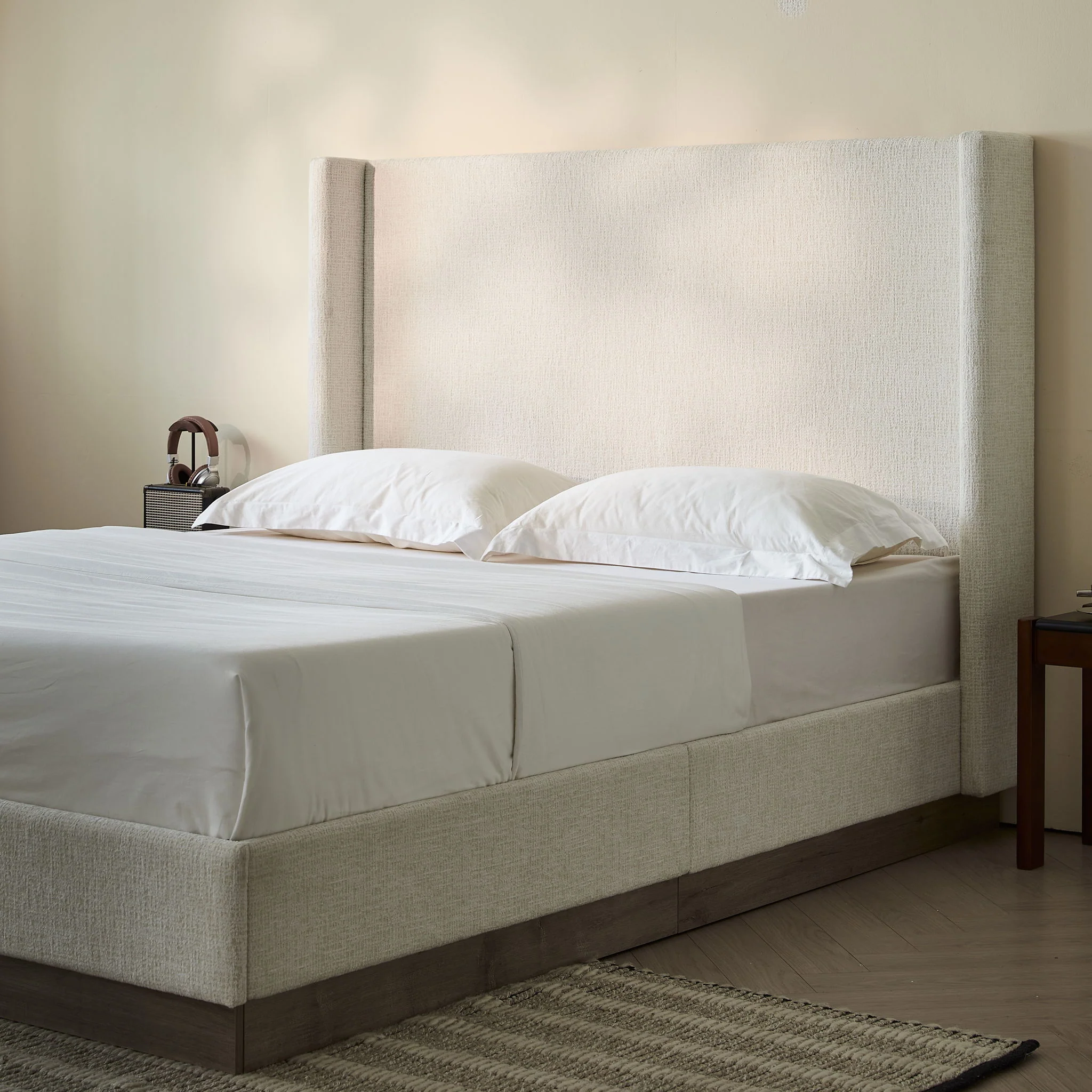 1664-hosford-minimalist-upholstered-wingback-bed-with-wood-base-platform-4.webp Hosford - Minimalist Upholstered Wingback Bed With Wood Base Platform