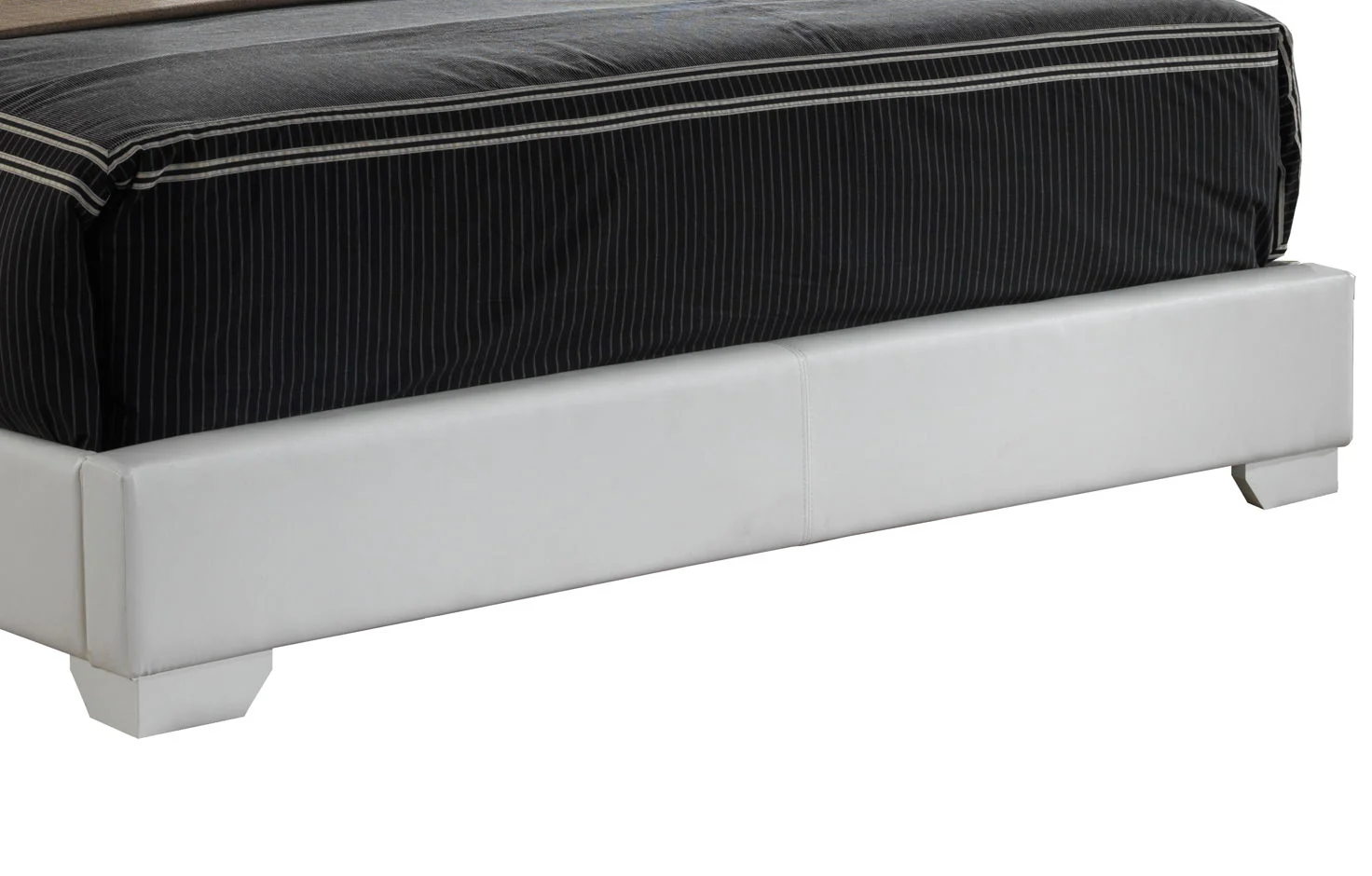 Elegant Platform Bed For Relaxed Spaces