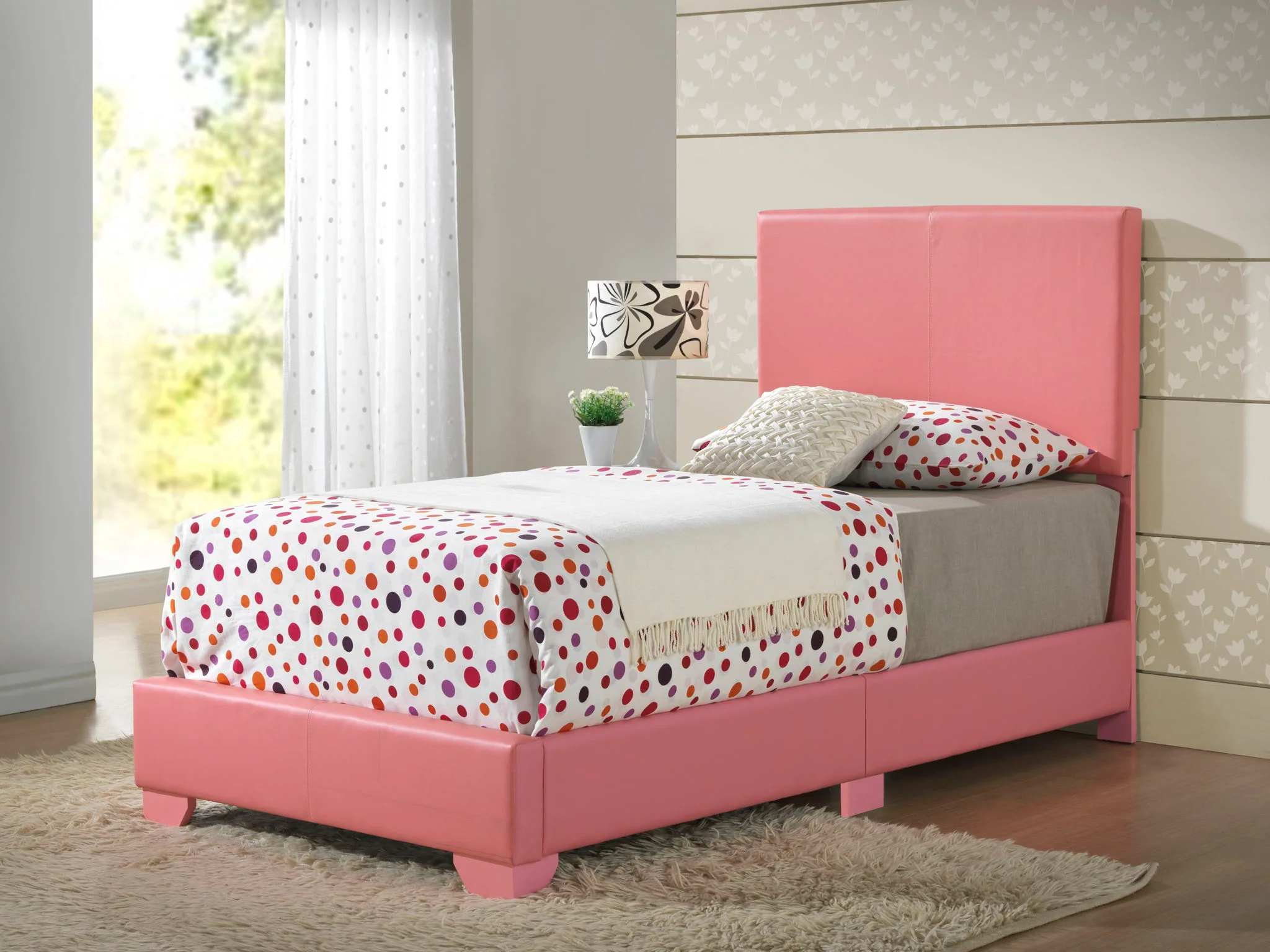 Elegant Platform Bed For Relaxed Spaces