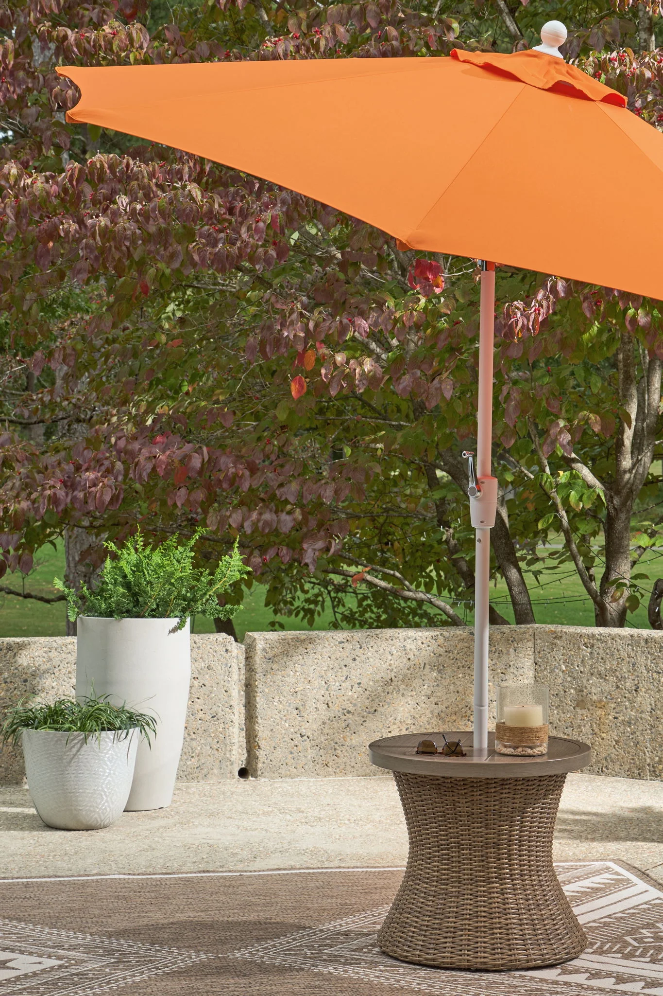 2257-laguna-heights-round-end-table-with-umbrella-option-beige-3.webp Laguna Heights - Round End Table With Umbrella Option - Beige