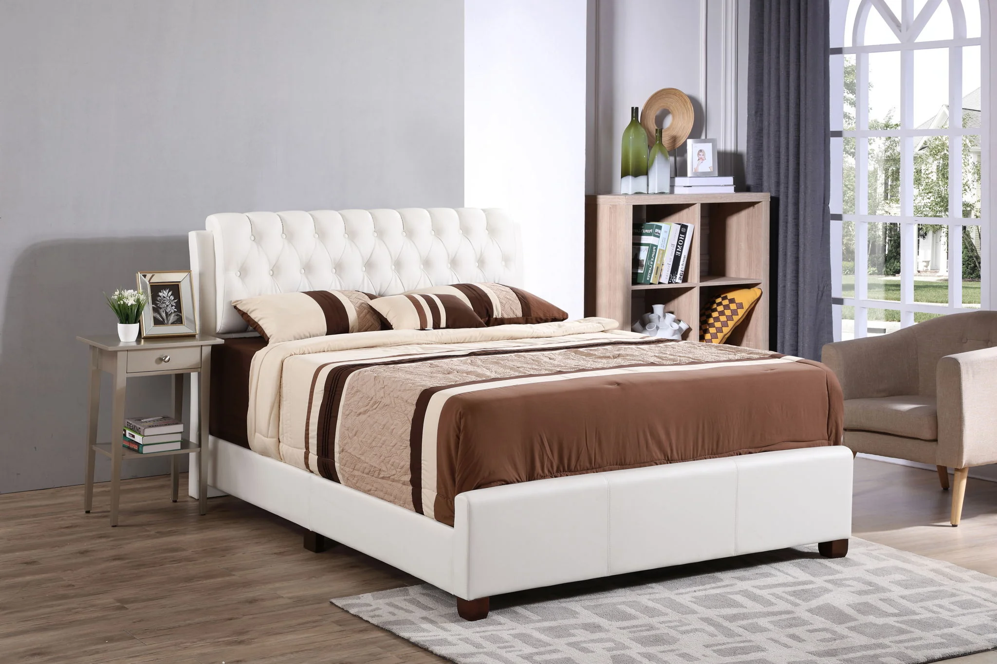 2402-tufted-upholstered-bed-11.webp Tufted Upholstered Bed