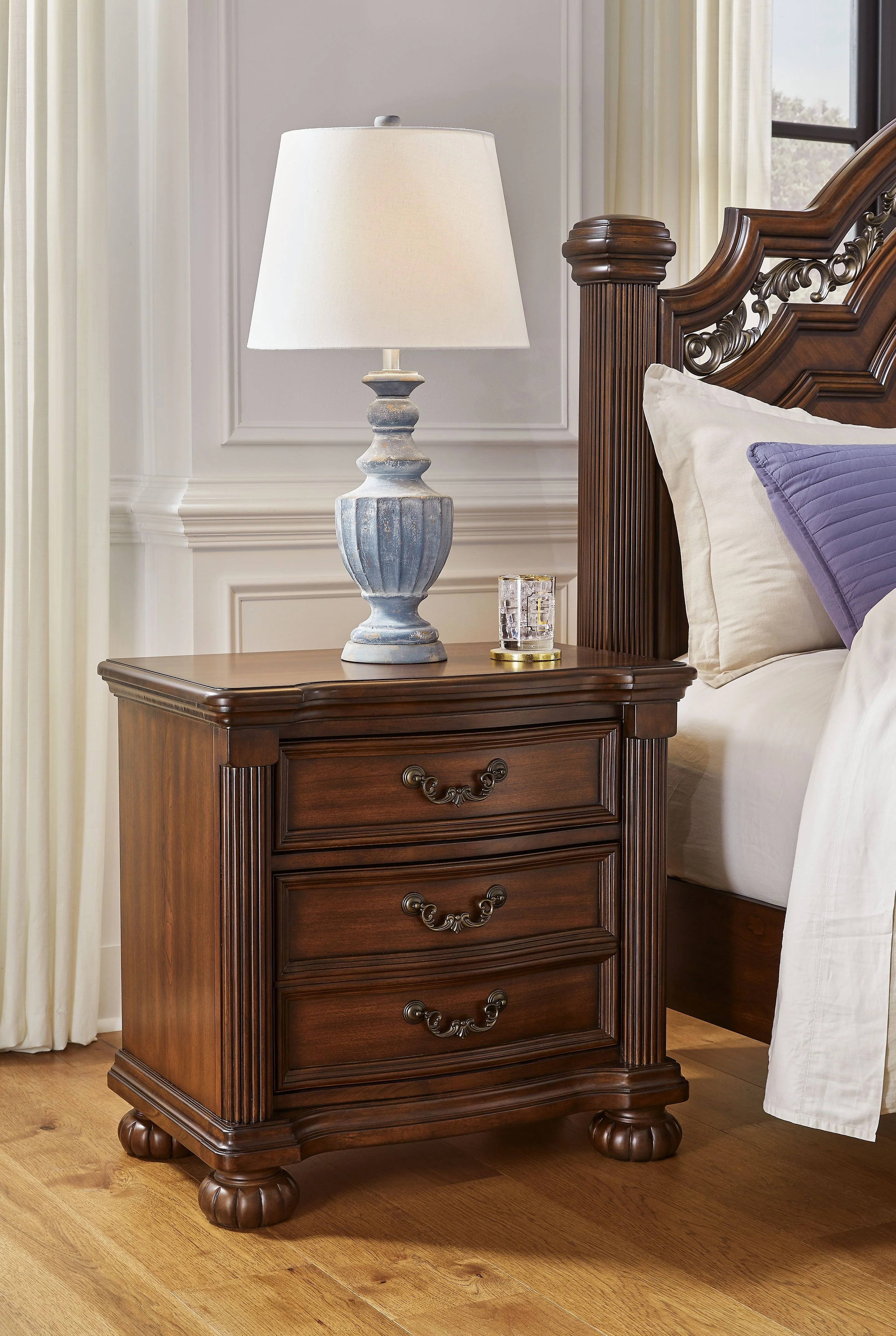 4044-lavinton-three-drawer-night-stand-brown-7.webp Lavinton - Three Drawer Night Stand - Brown