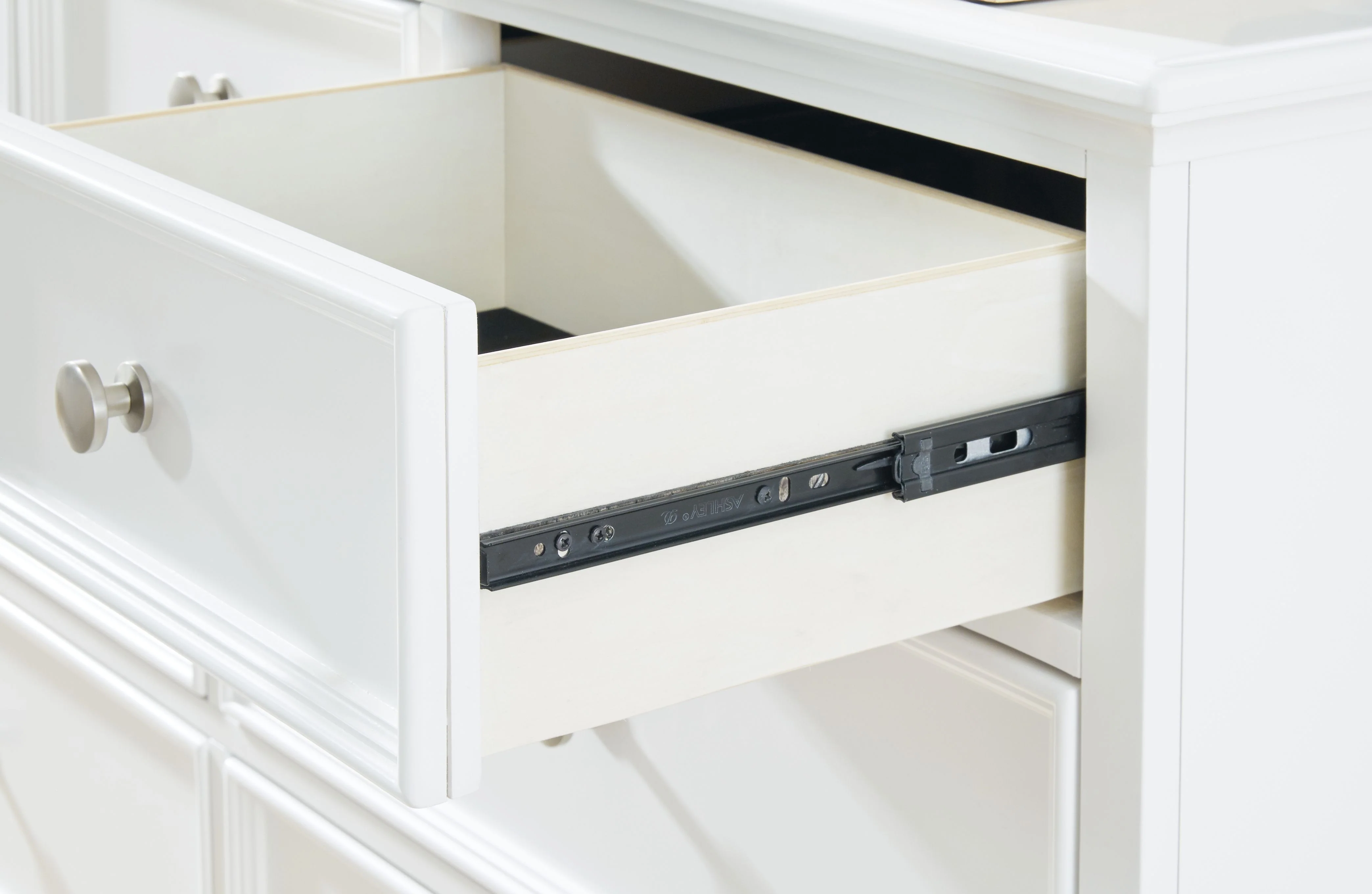 4247-fortman-dresser-white-11.webp Fortman - Dresser - White