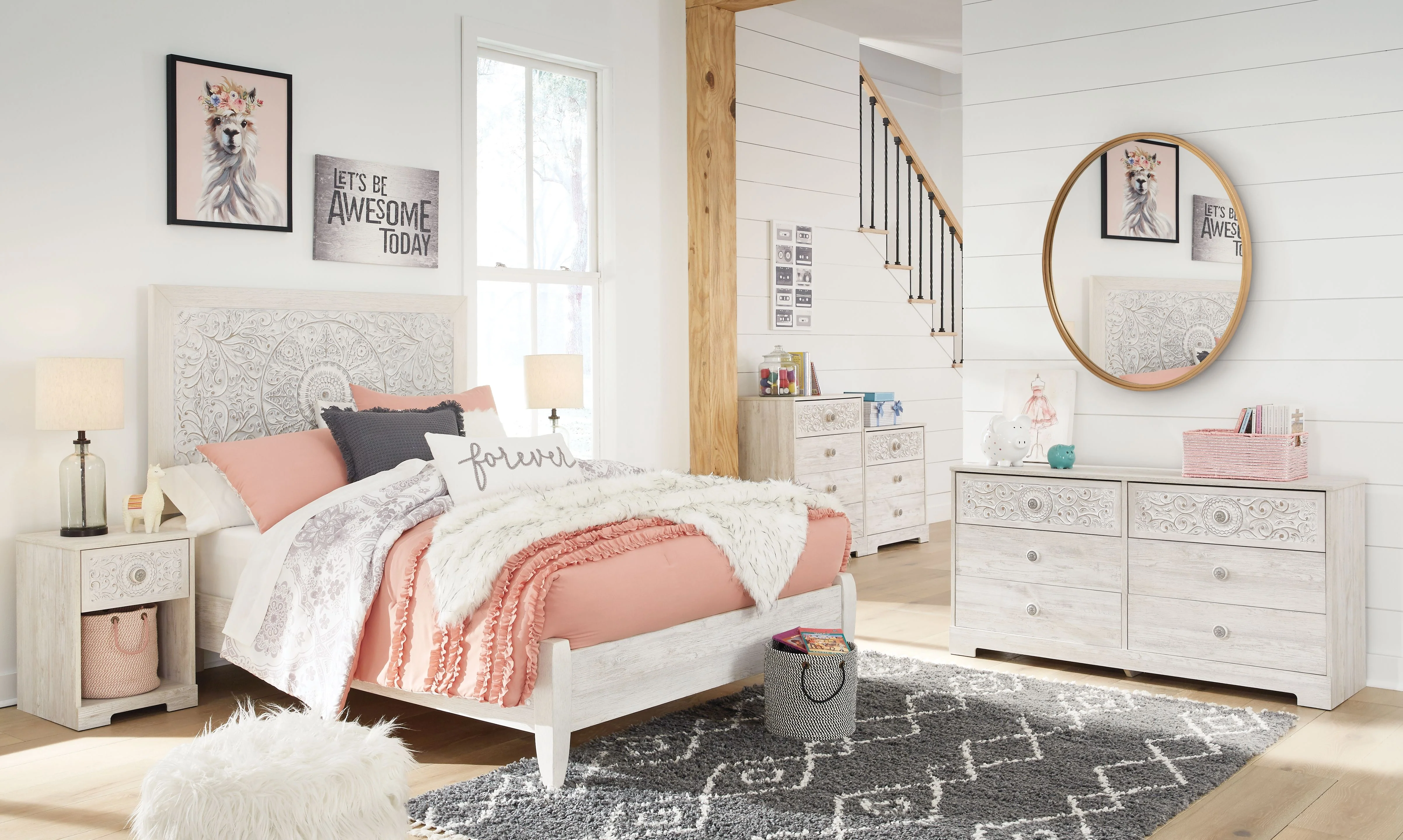 Paxberry - Six Drawer Dresser - Vinyl-Wrapped - Whitewash