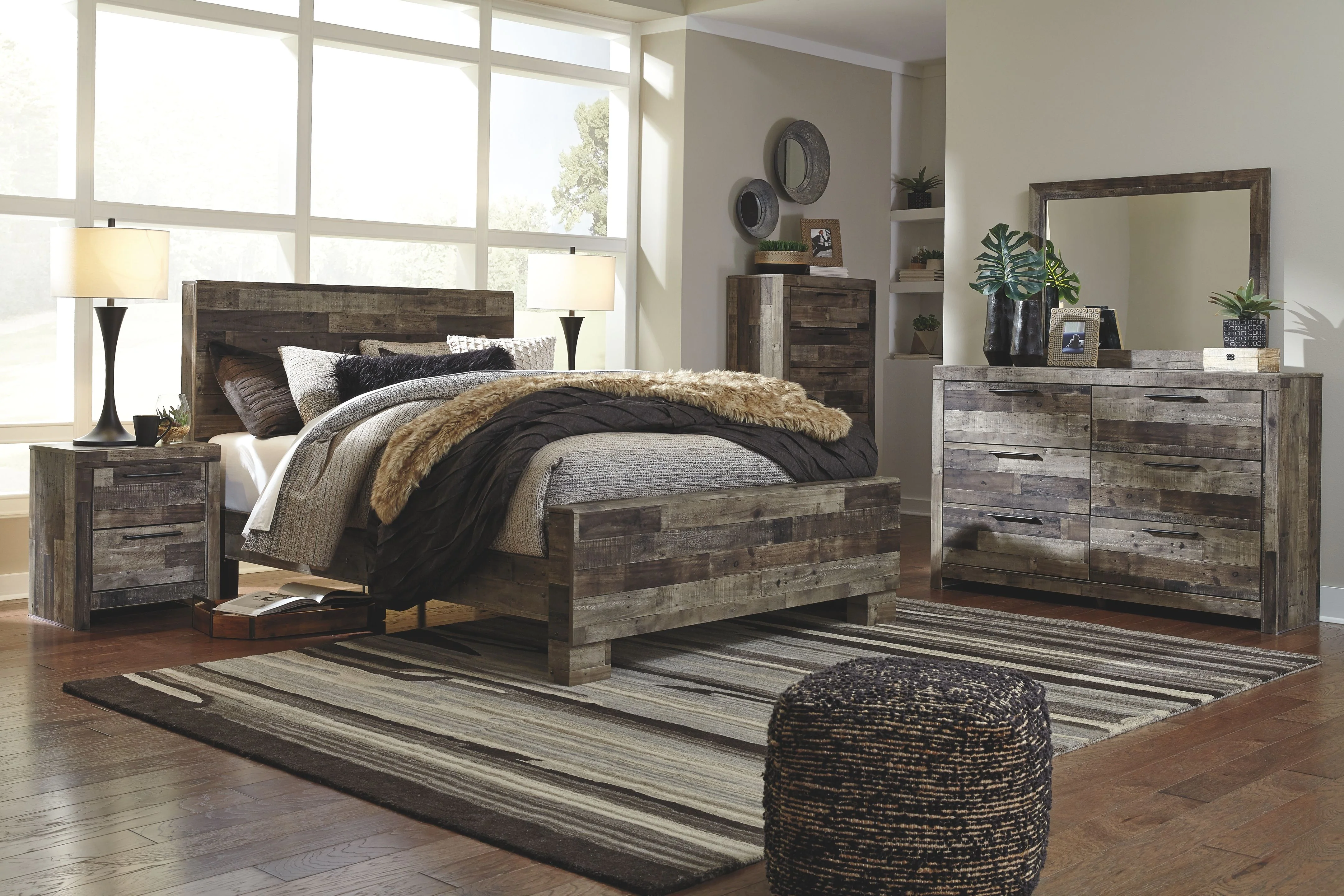 4590-derekson-panel-bedroom-set-1.webp Derekson - Panel Bedroom Set