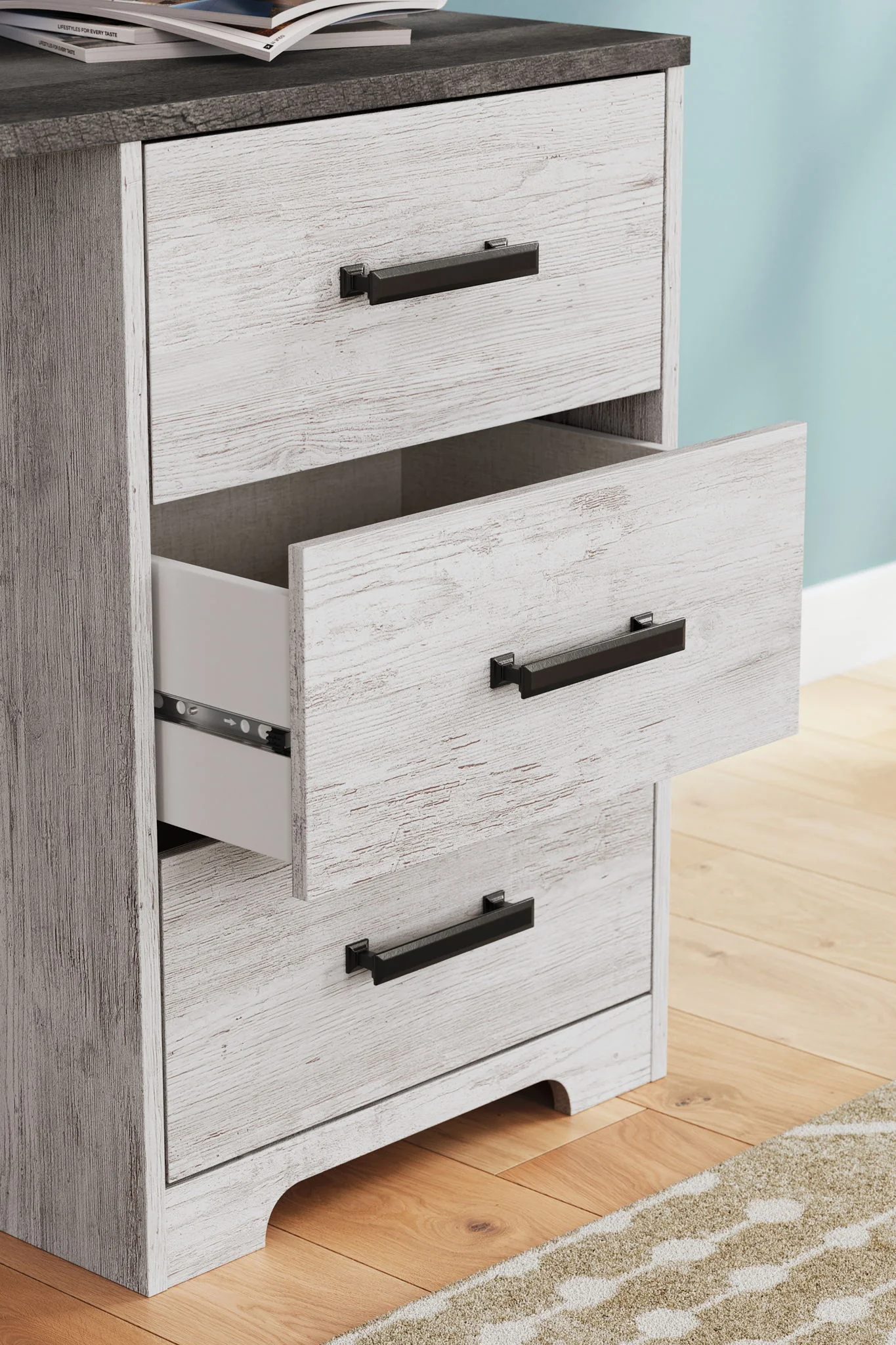 4639-shawburn-home-office-desk-white-dark-charcoal-gray-9.webp Shawburn - Home Office Desk - White / Dark Charcoal Gray