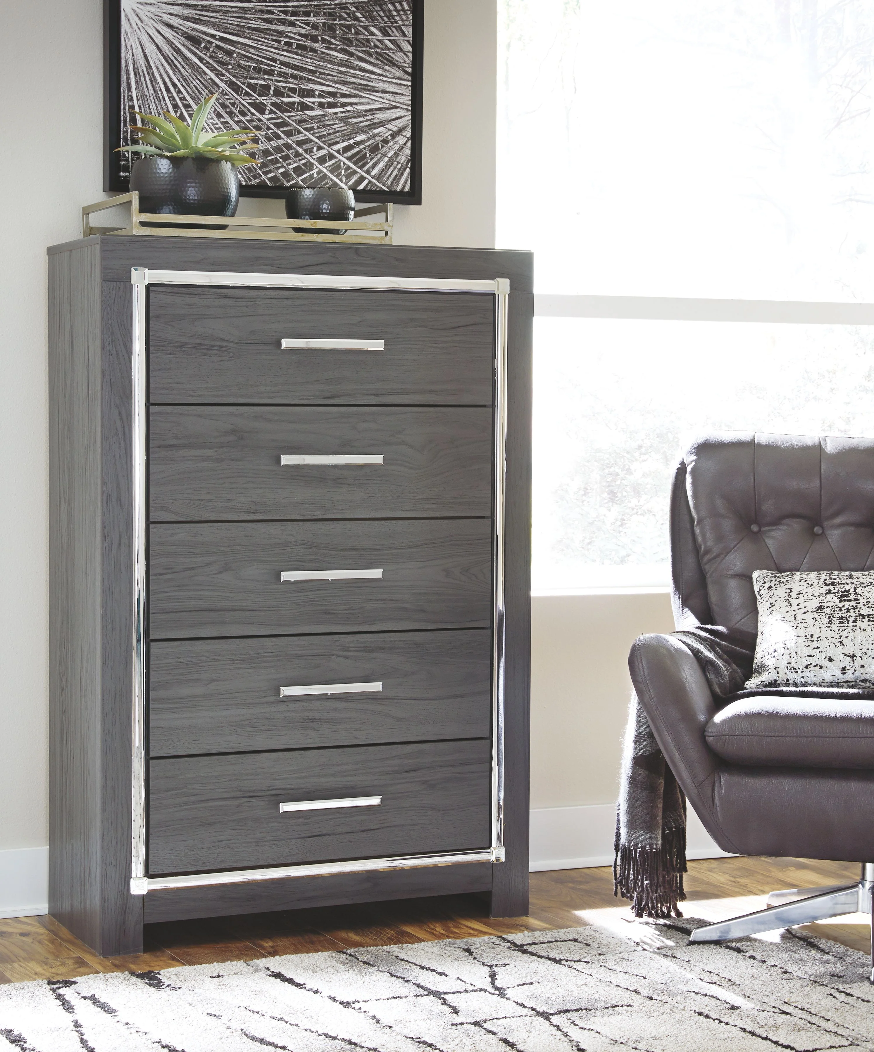 4820-lodanna-five-drawer-chest-gray-5.webp Lodanna - Five Drawer Chest - Gray