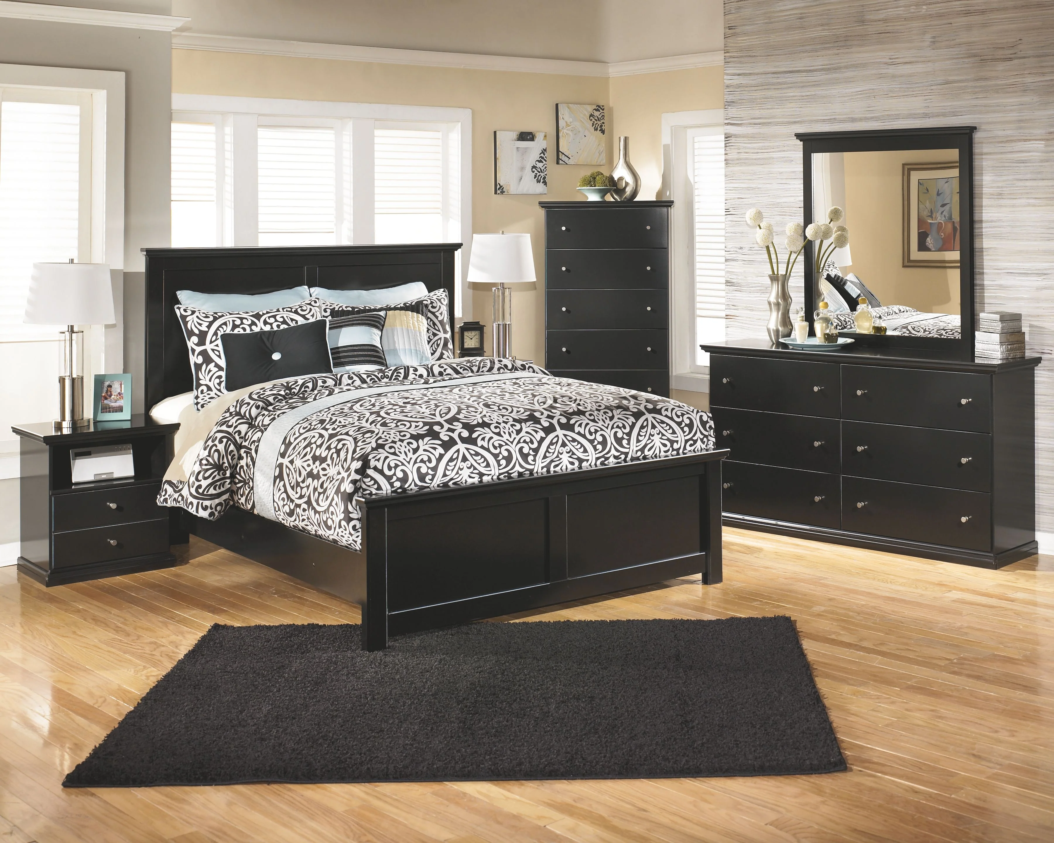 4891-maribel-five-drawer-chest-black-7.webp Maribel - Five Drawer Chest - Black