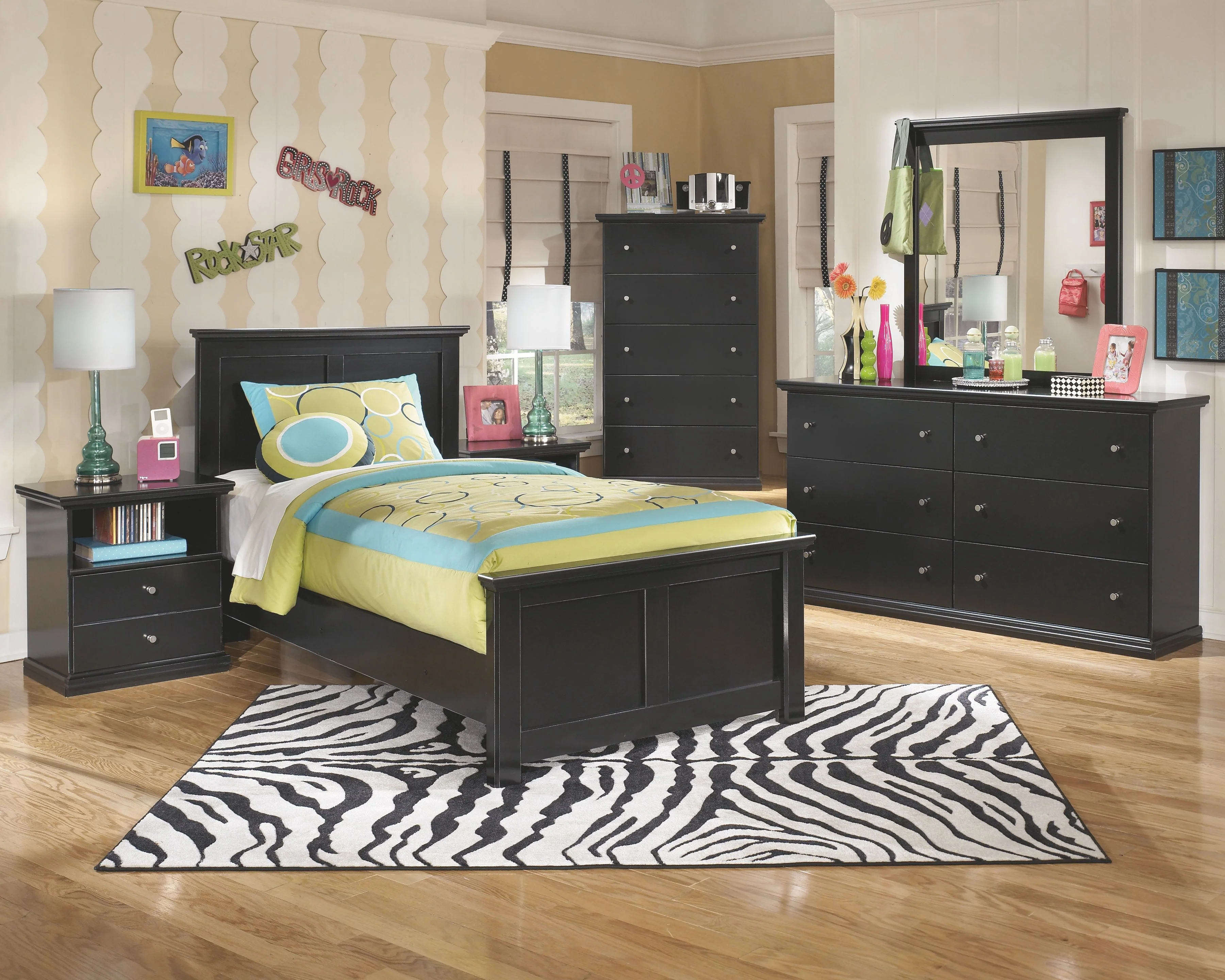 4891-maribel-five-drawer-chest-black-9.webp Maribel - Five Drawer Chest - Black