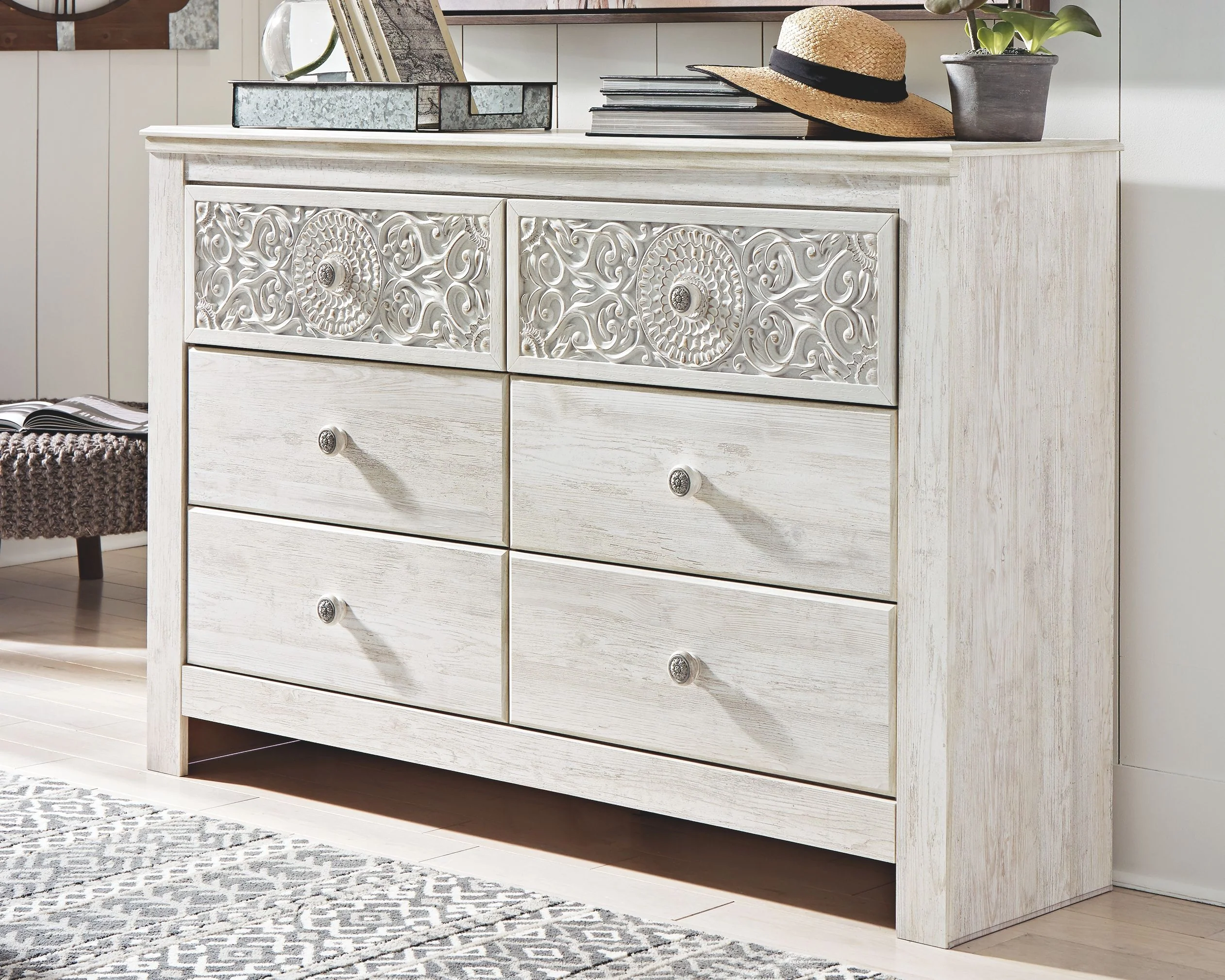 4992-paxberry-six-drawer-dresser-medallion-drawer-pulls-whitewash-5.webp Paxberry - Six Drawer Dresser - Medallion Drawer Pulls - Whitewash