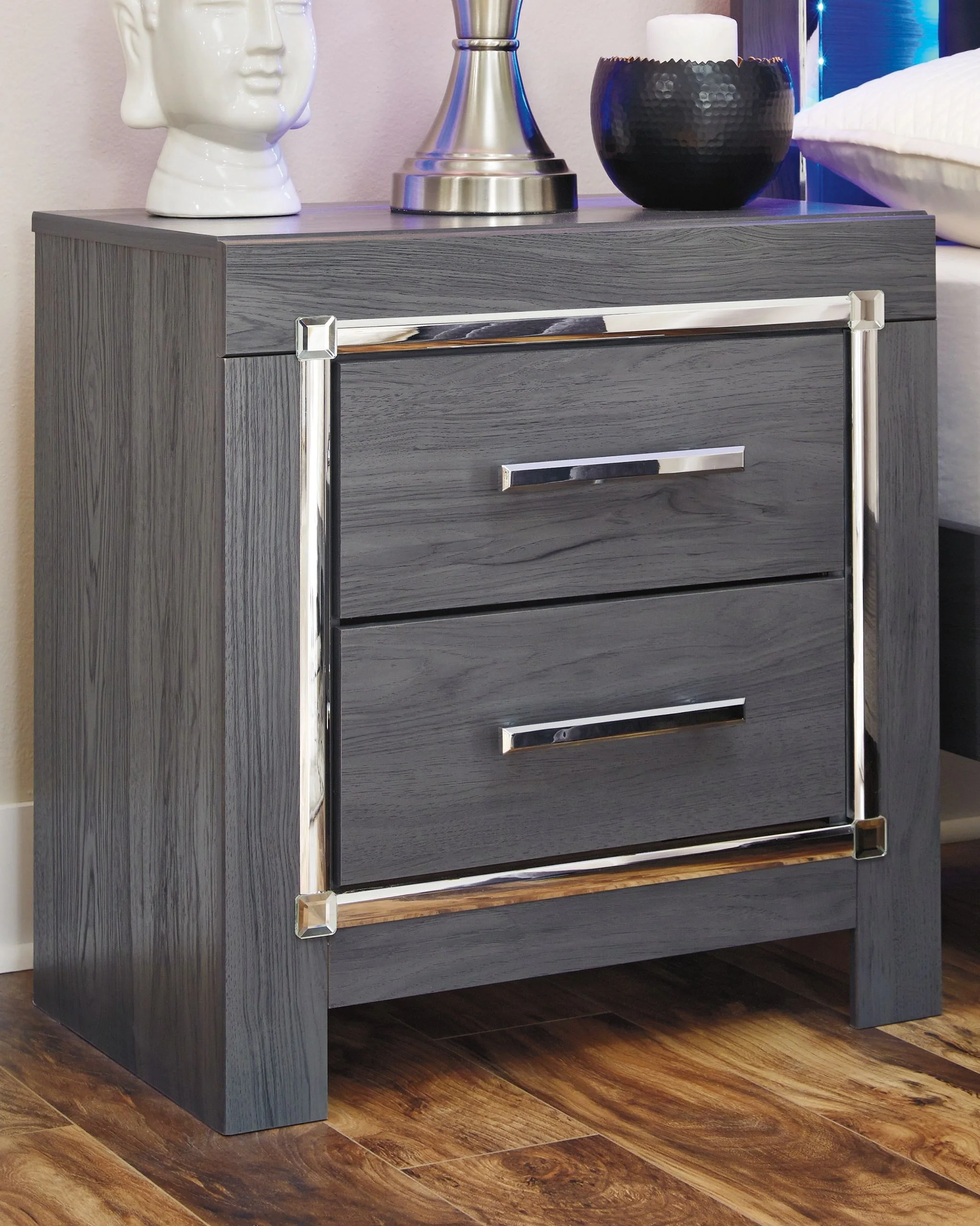5001-lodanna-two-drawer-night-stand-gray-5.webp Lodanna - Two Drawer Night Stand - Gray