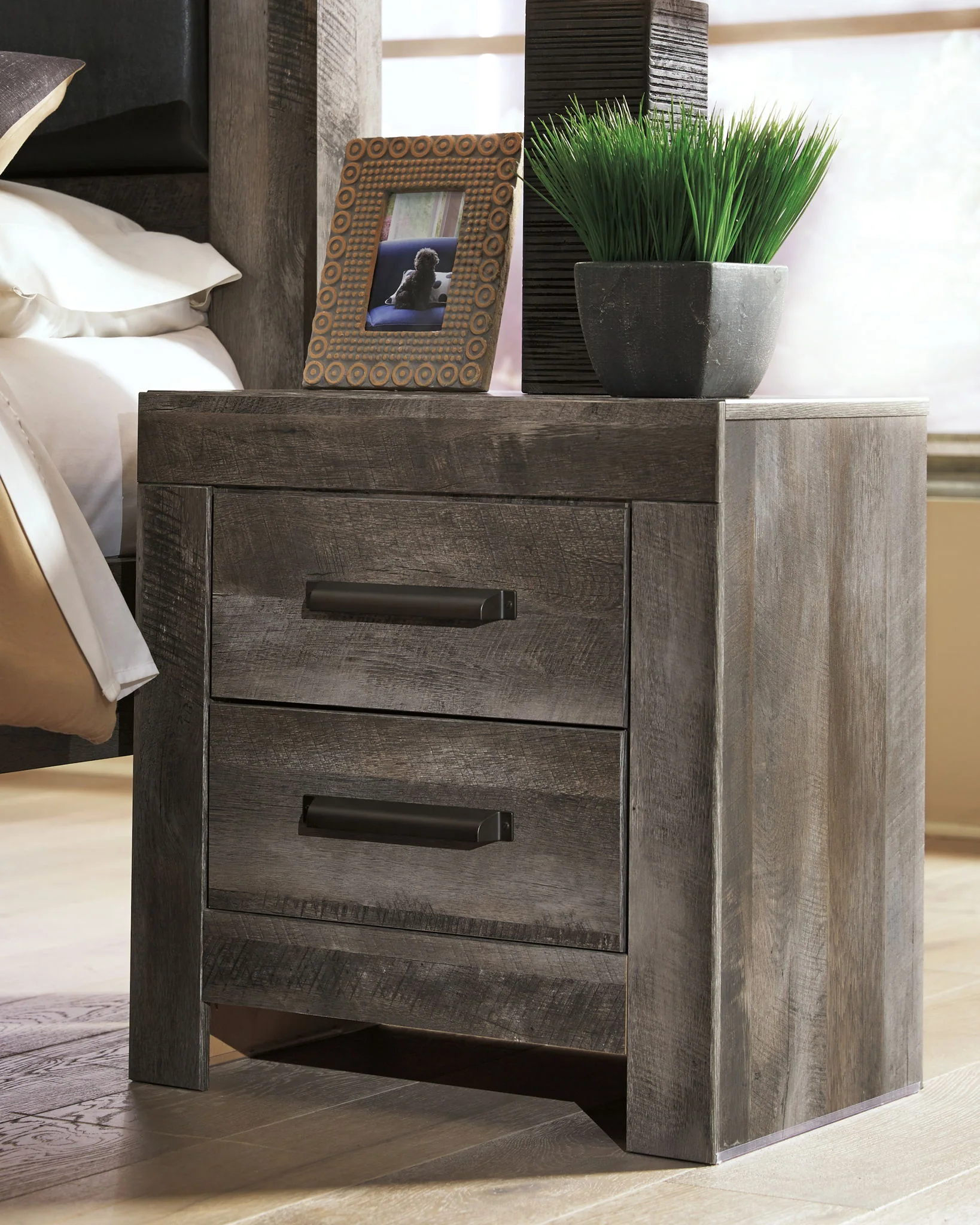 5145-wynnlow-two-drawer-night-stand-gray-5.webp Wynnlow - Two Drawer Night Stand - Gray