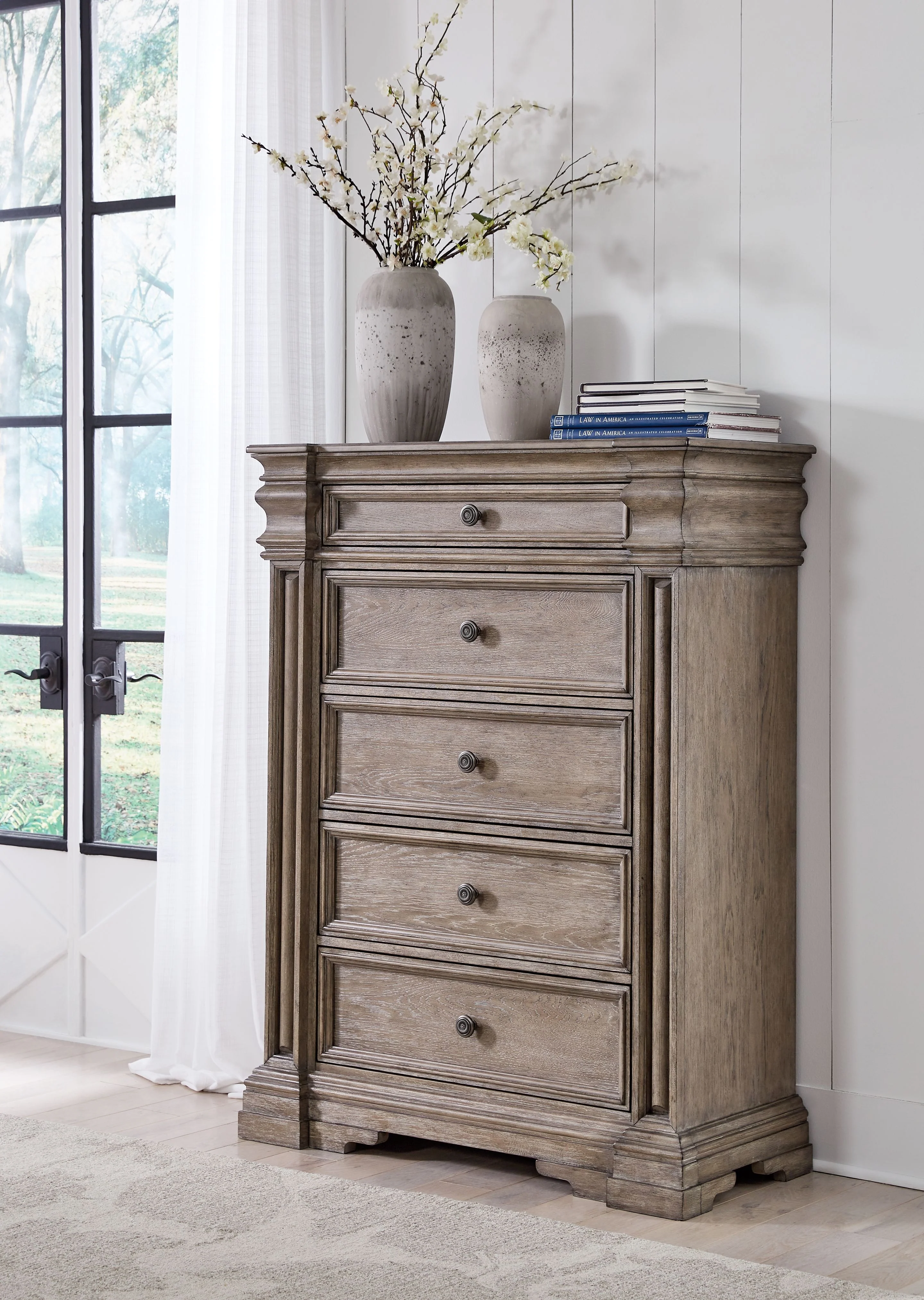 5289-blairhurst-five-drawer-chest-light-grayish-brown-3.webp Blairhurst - Five Drawer Chest - Light Grayish Brown