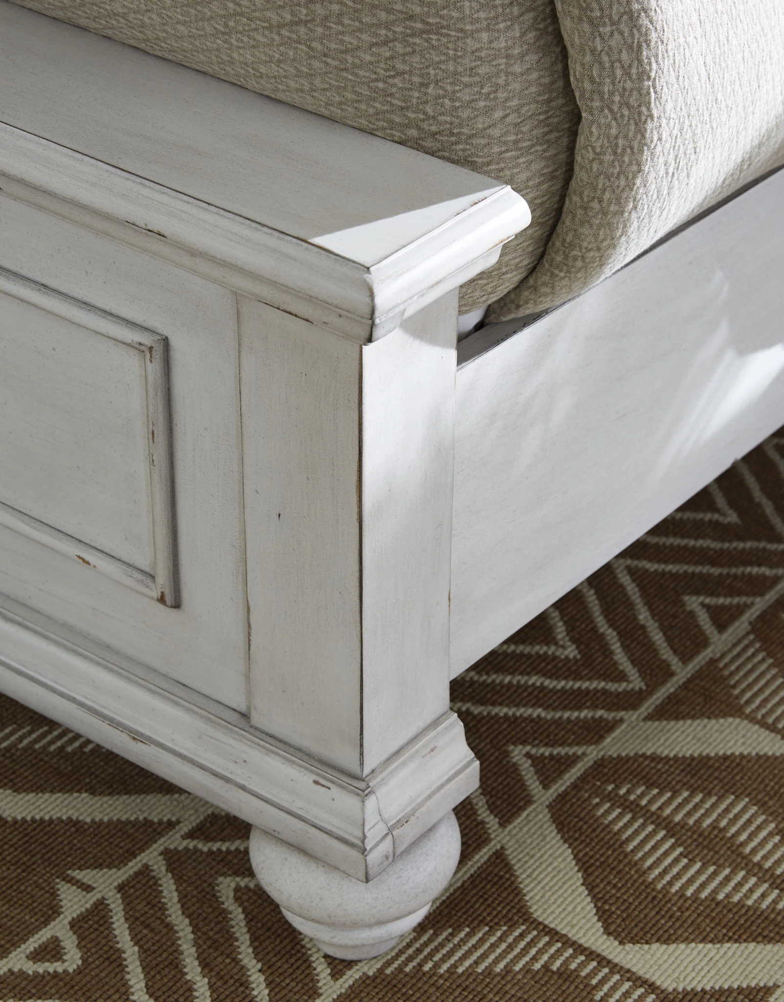 Kanwyn - Upholstered Panel Bed