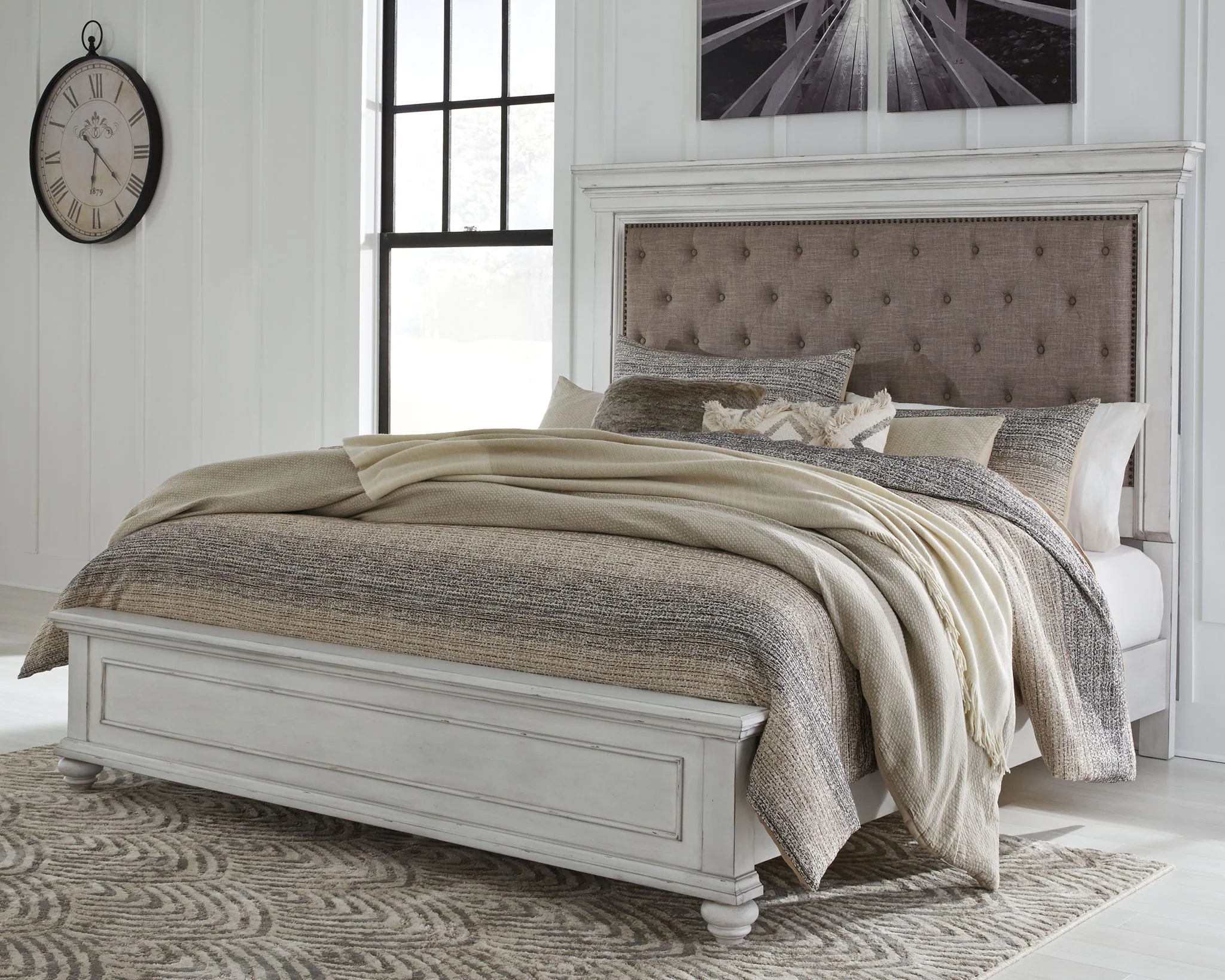 Kanwyn - Upholstered Panel Bed