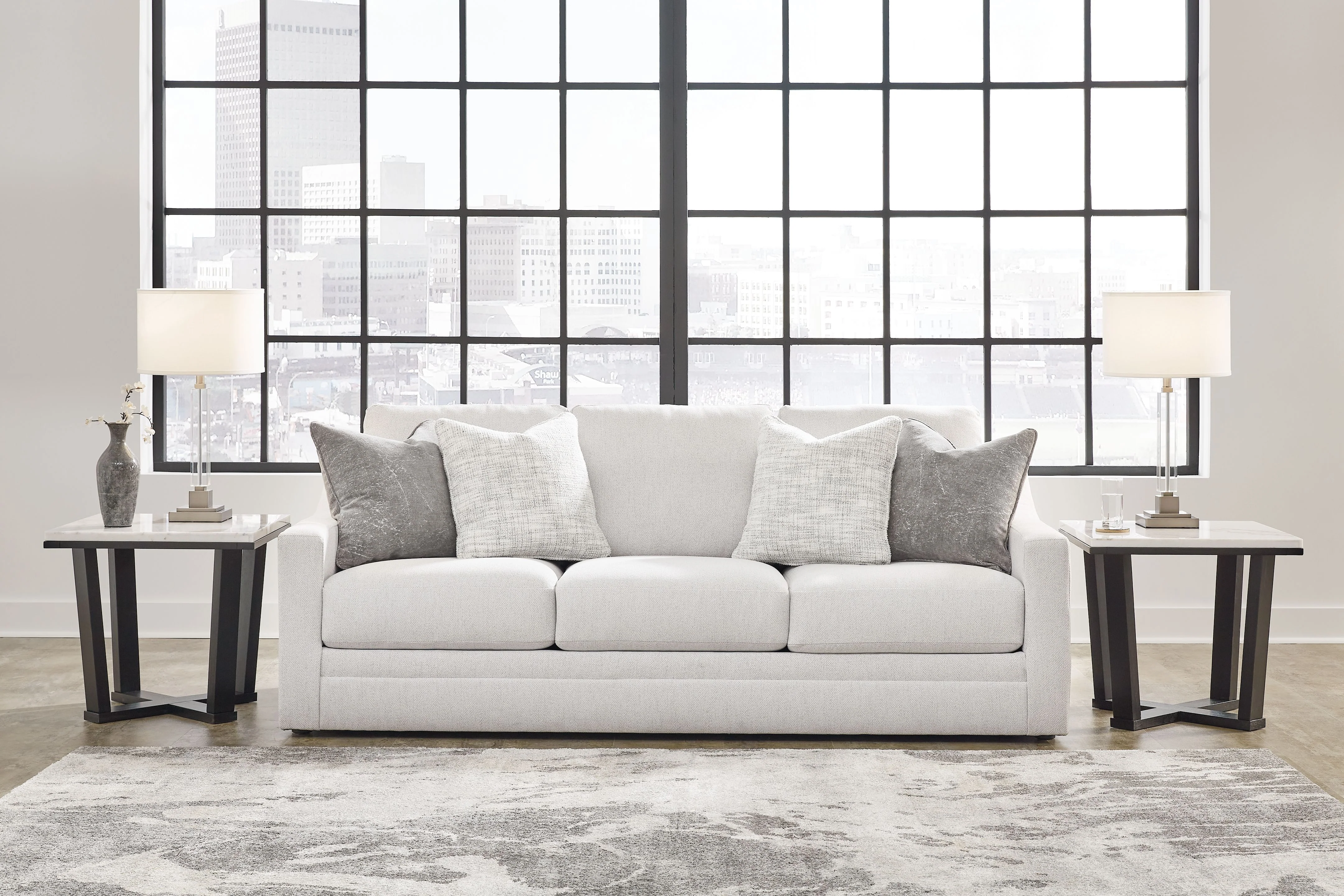 Maitelynn - Sofa - Chalk