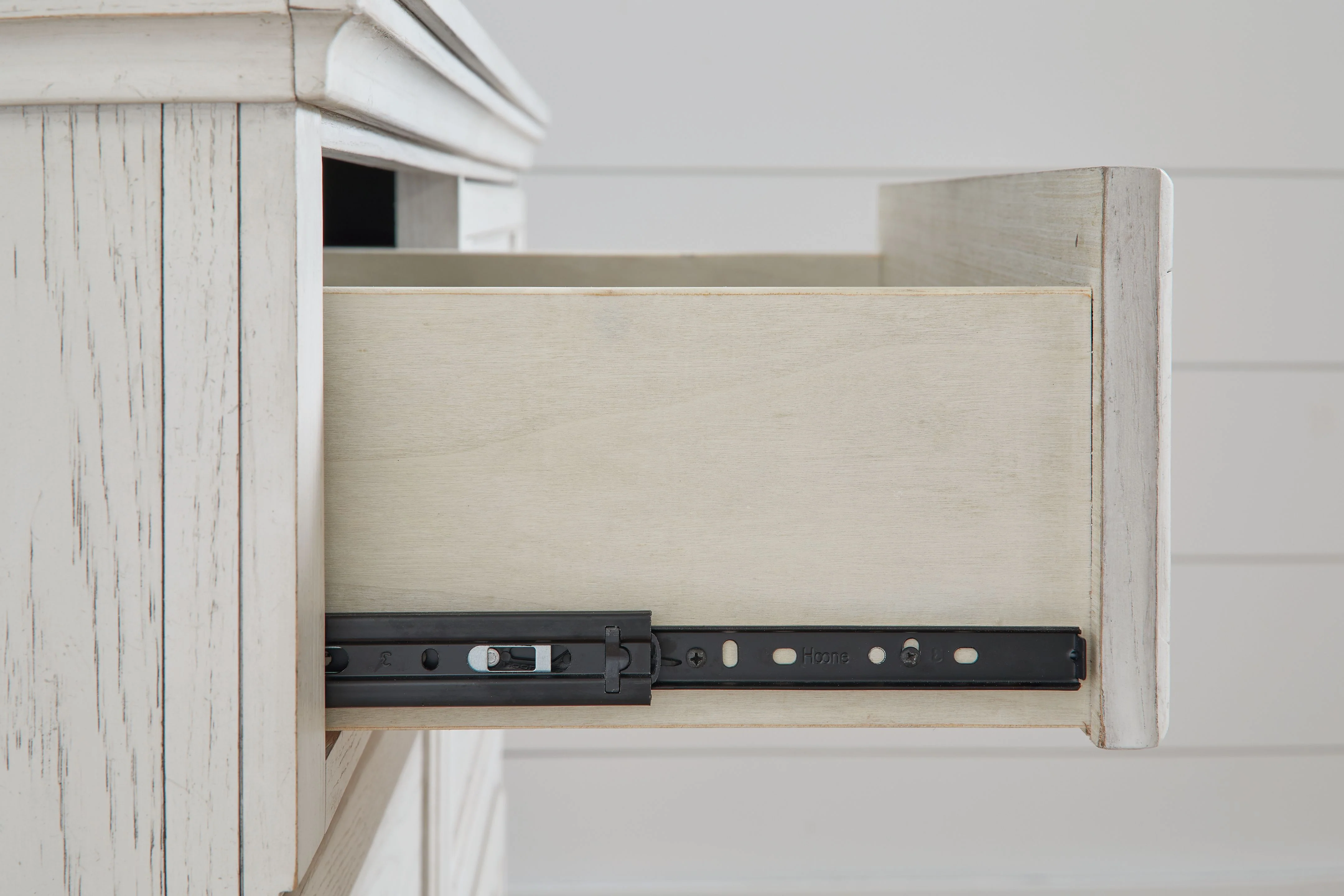 546-robbinsdale-one-drawer-night-stand-antique-white-6.webp Robbinsdale - One Drawer Night Stand - Antique White