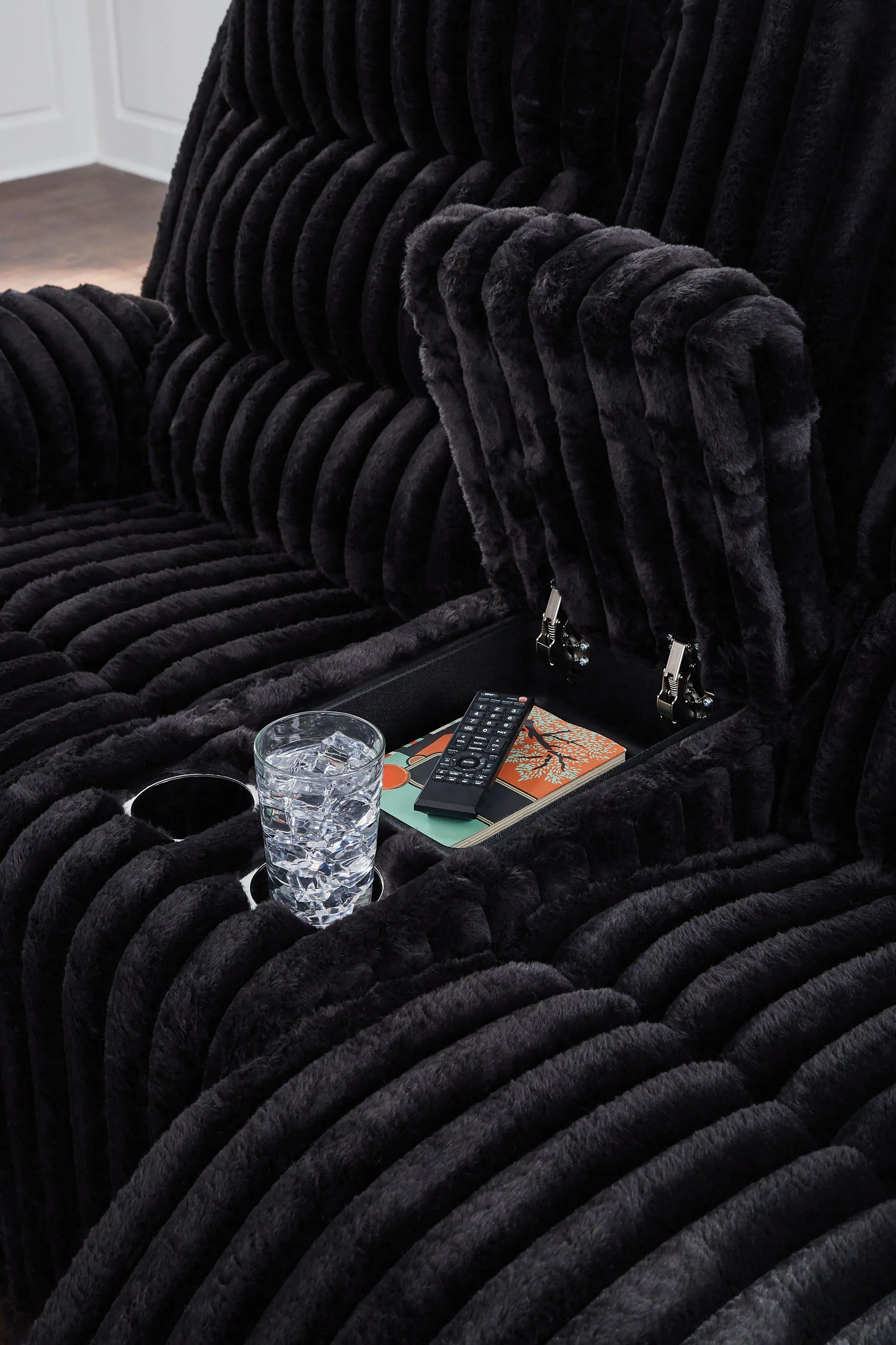 5587-rhine-falls-double-reclining-power-loveseat-with-console-onyx-2.webp Rhine Falls - Double Reclining Power Loveseat With Console - Onyx