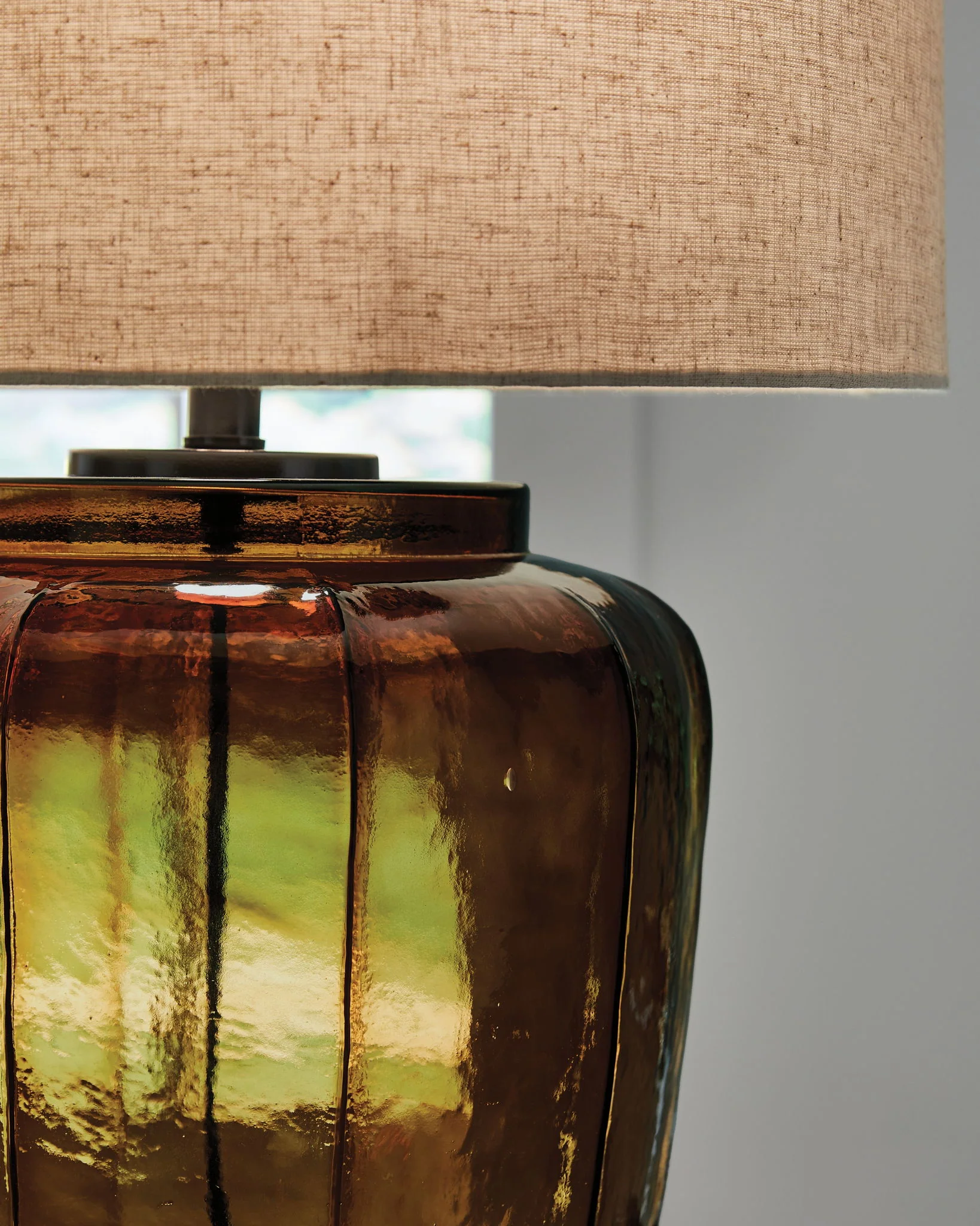 5603-bainmore-glass-table-lamp-amber-2.webp Bainmore - Glass Table Lamp - Amber