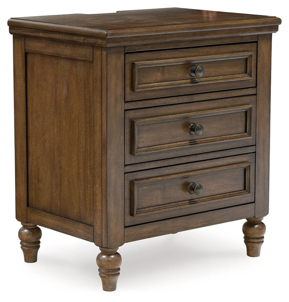 5743-sturlayne-three-drawer-night-stand-brown-1.webp Sturlayne - Three Drawer Night Stand - Brown