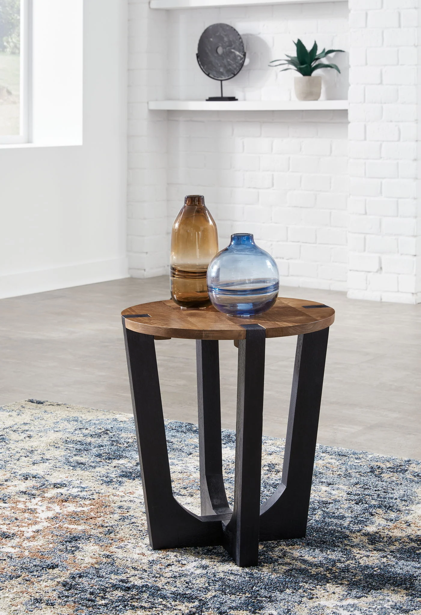 5866-hanneforth-round-end-table-brown-7.webp Hanneforth - Round End Table - Brown