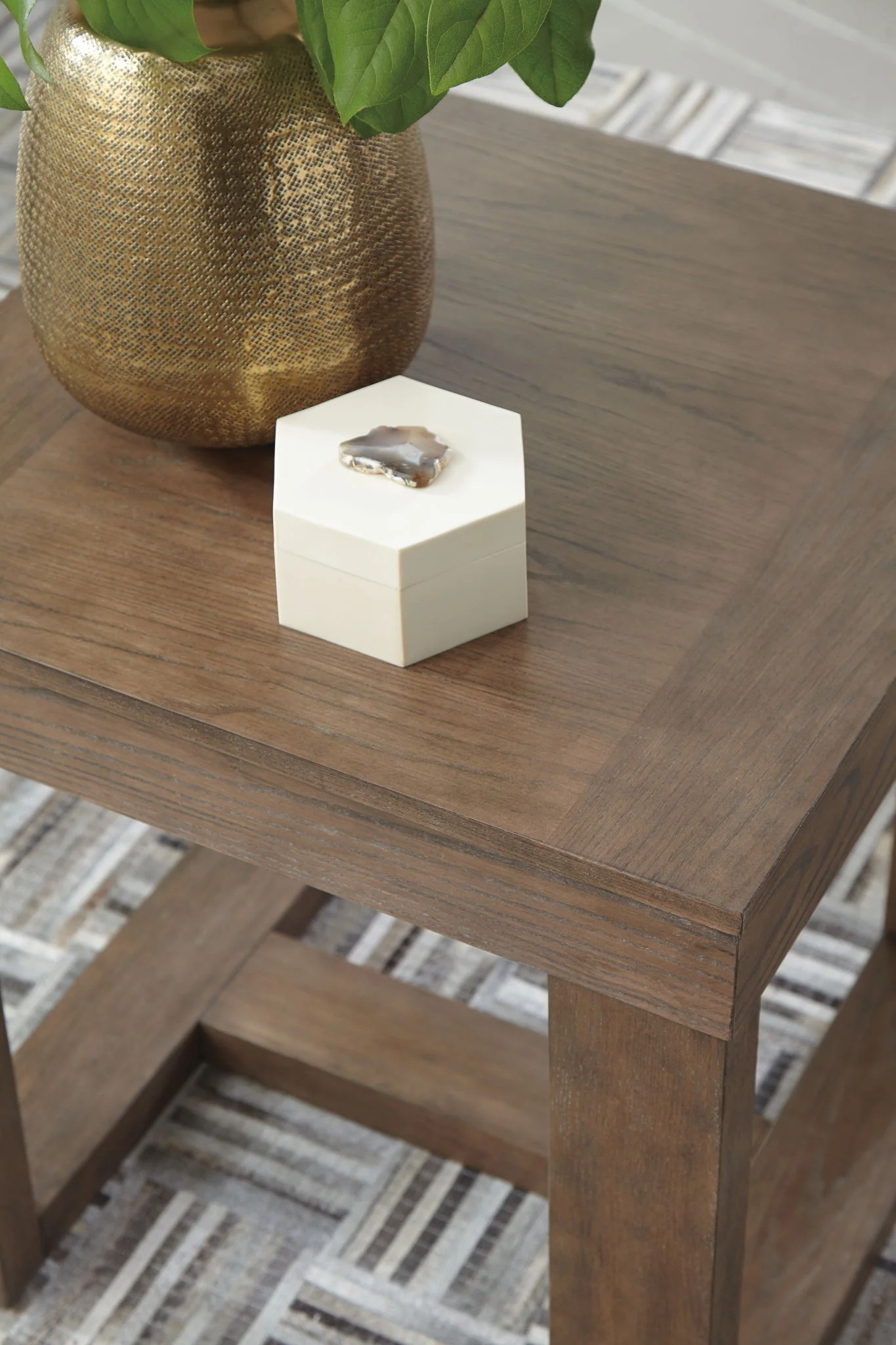 5883-cariton-square-end-table-gray-7.webp Cariton - Square End Table - Gray