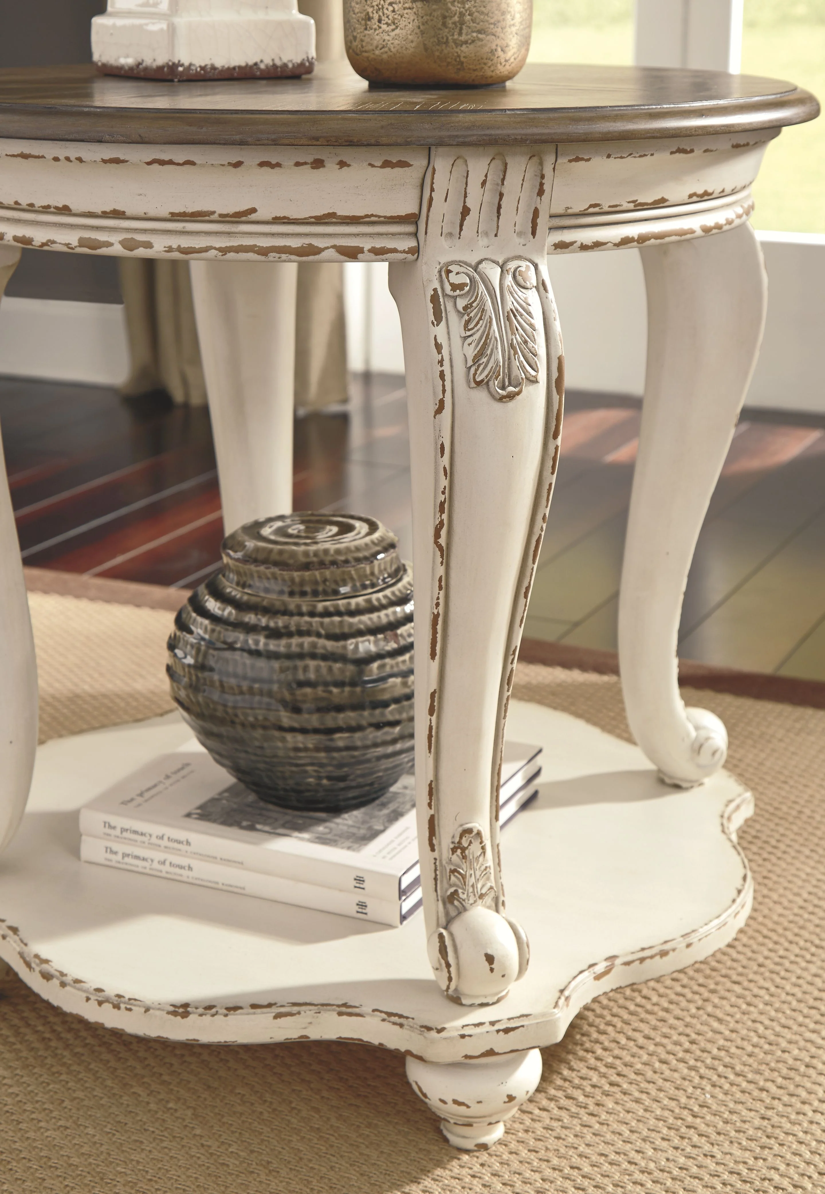 5889-realyn-round-end-table-white-brown-4.webp Realyn - Round End Table - White / Brown