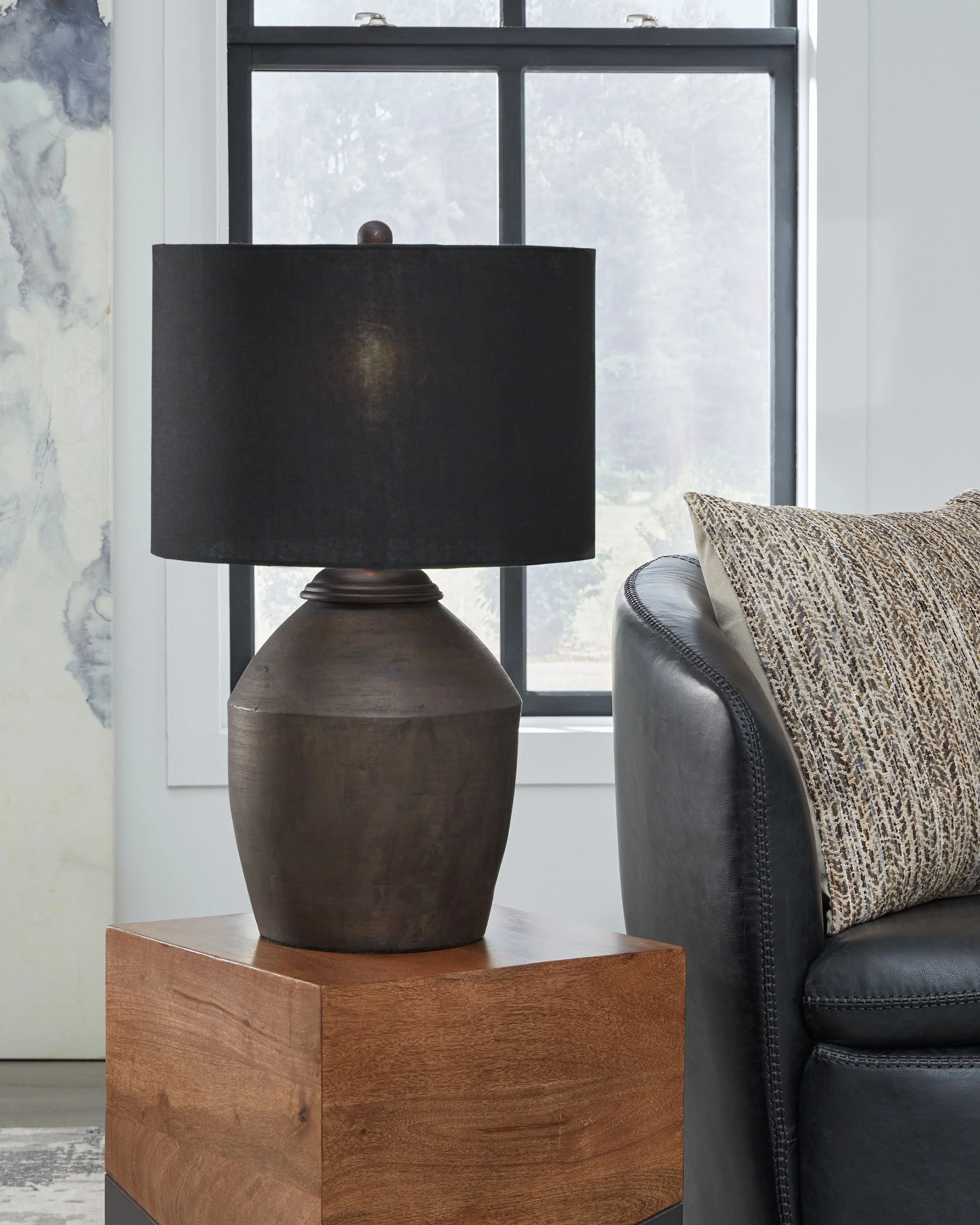 6456-naareman-terracotta-table-lamp-metallic-black-5.webp Naareman - Terracotta Table Lamp - Metallic Black