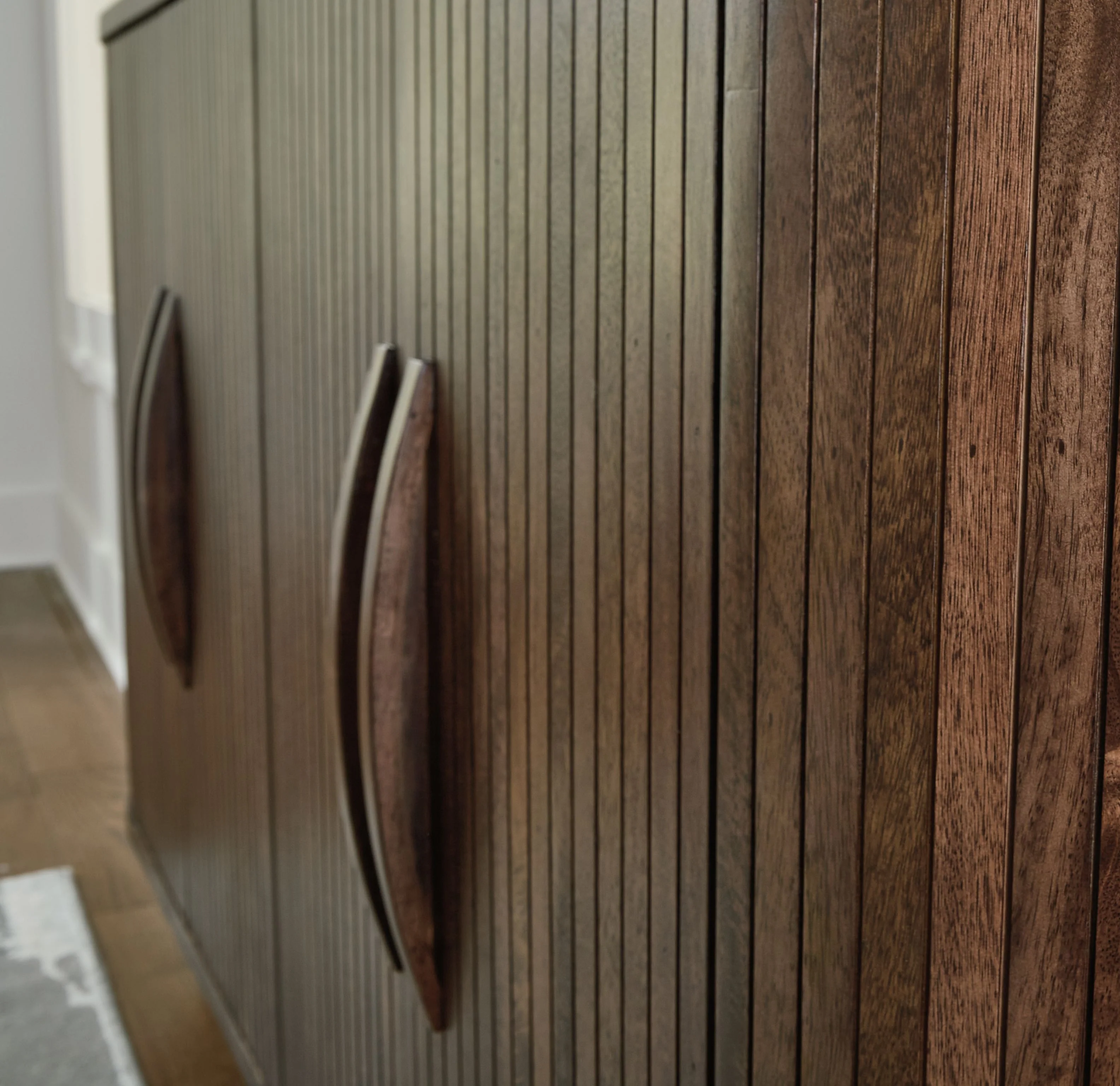 6526-amickly-accent-cabinet-dark-brown-5.webp Amickly - Accent Cabinet - Dark Brown