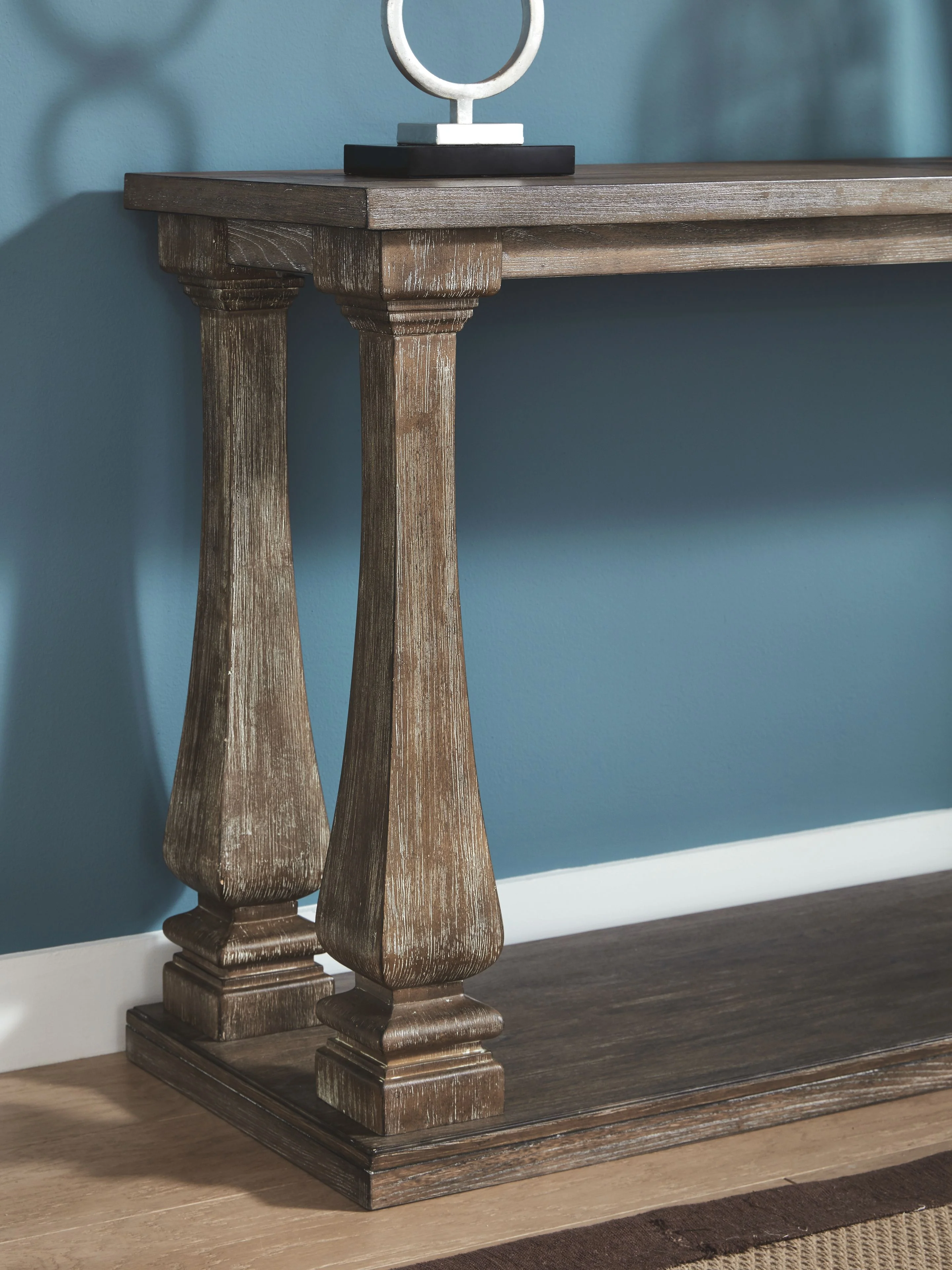 6545-johnelle-sofa-table-gray-3.webp Johnelle - Sofa Table - Gray
