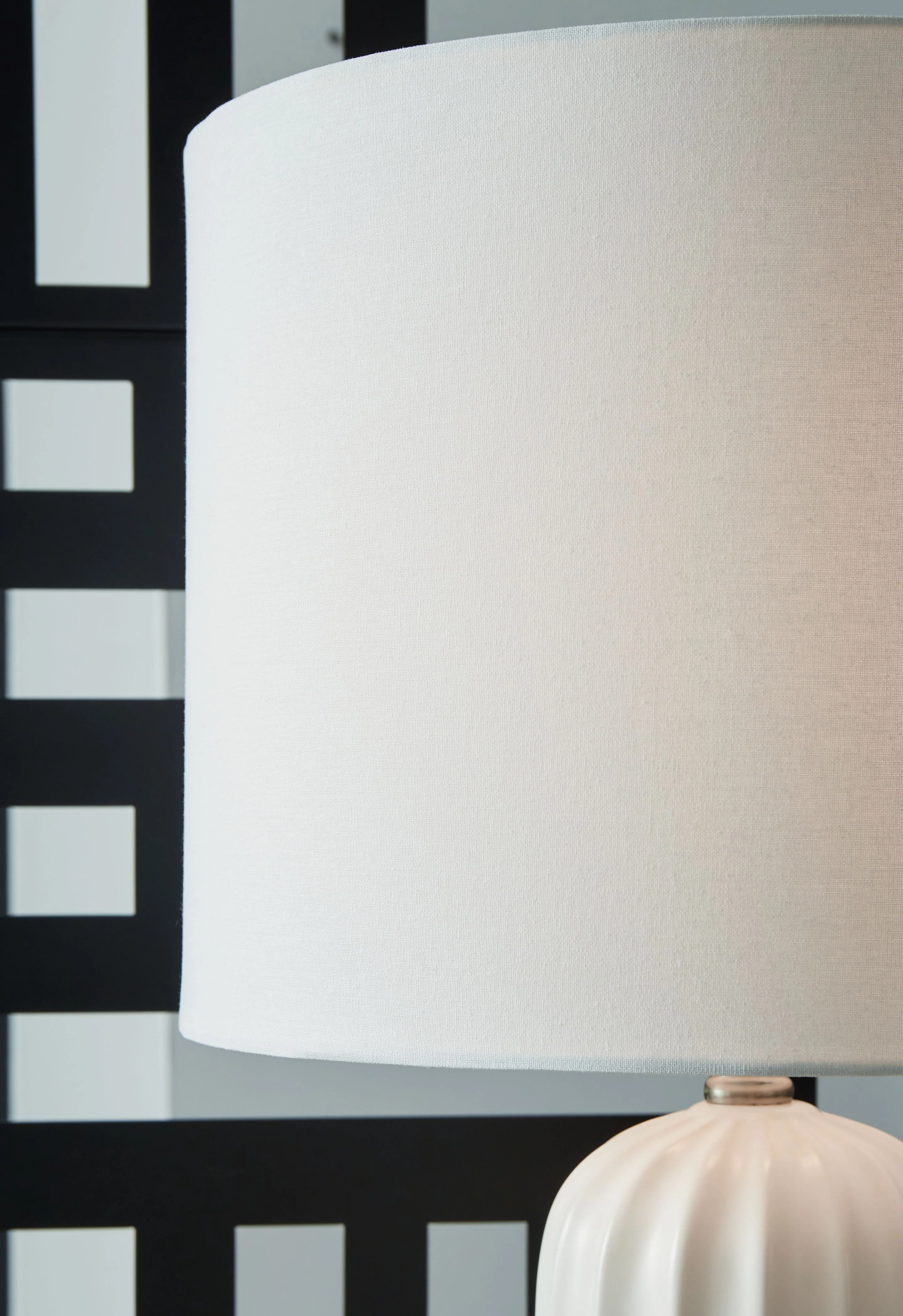 6552-clarkland-ceramic-table-lamp-set-of-2-white-4.webp Clarkland - Ceramic Table Lamp (Set of 2) - White