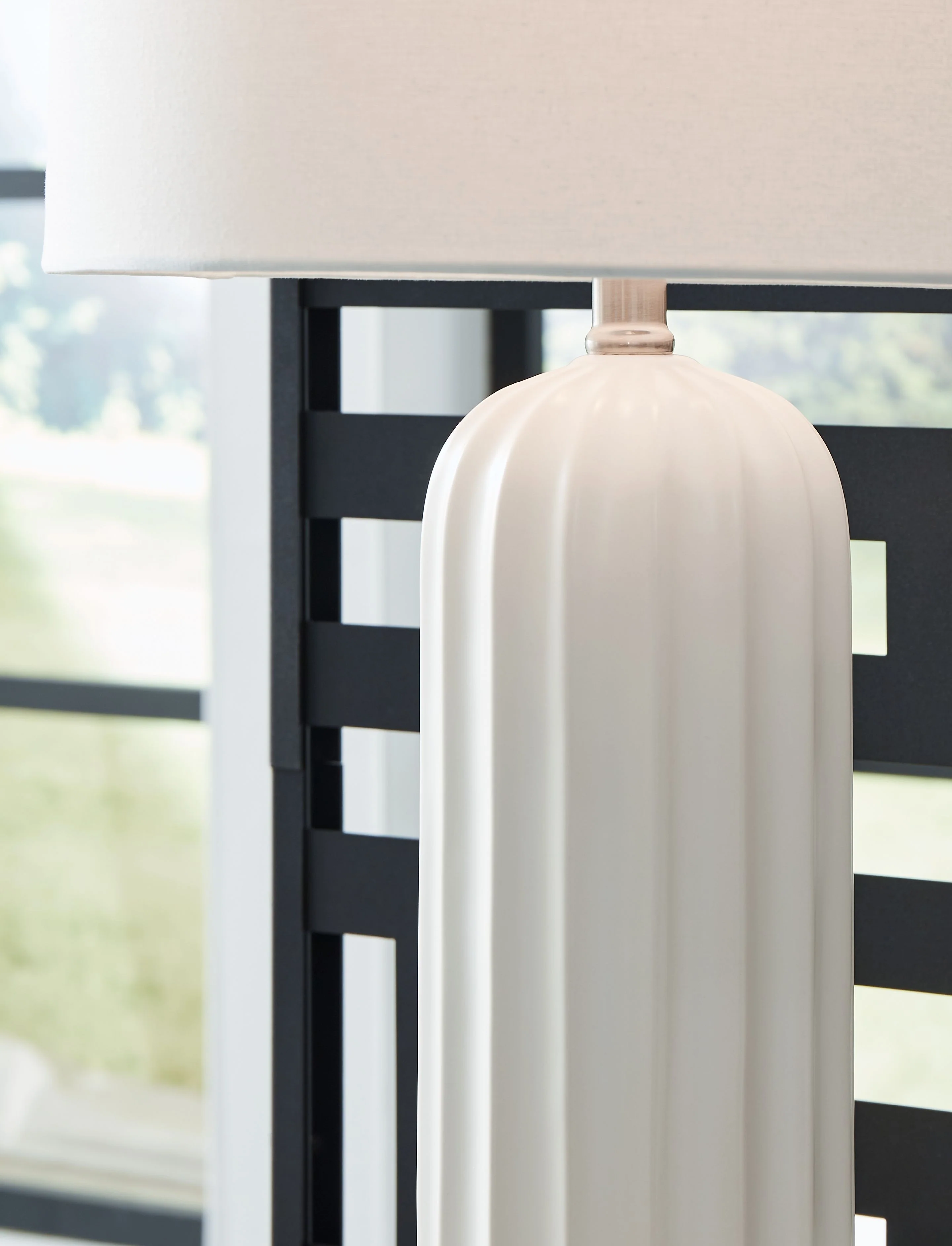 6552-clarkland-ceramic-table-lamp-set-of-2-white-5.webp Clarkland - Ceramic Table Lamp (Set of 2) - White