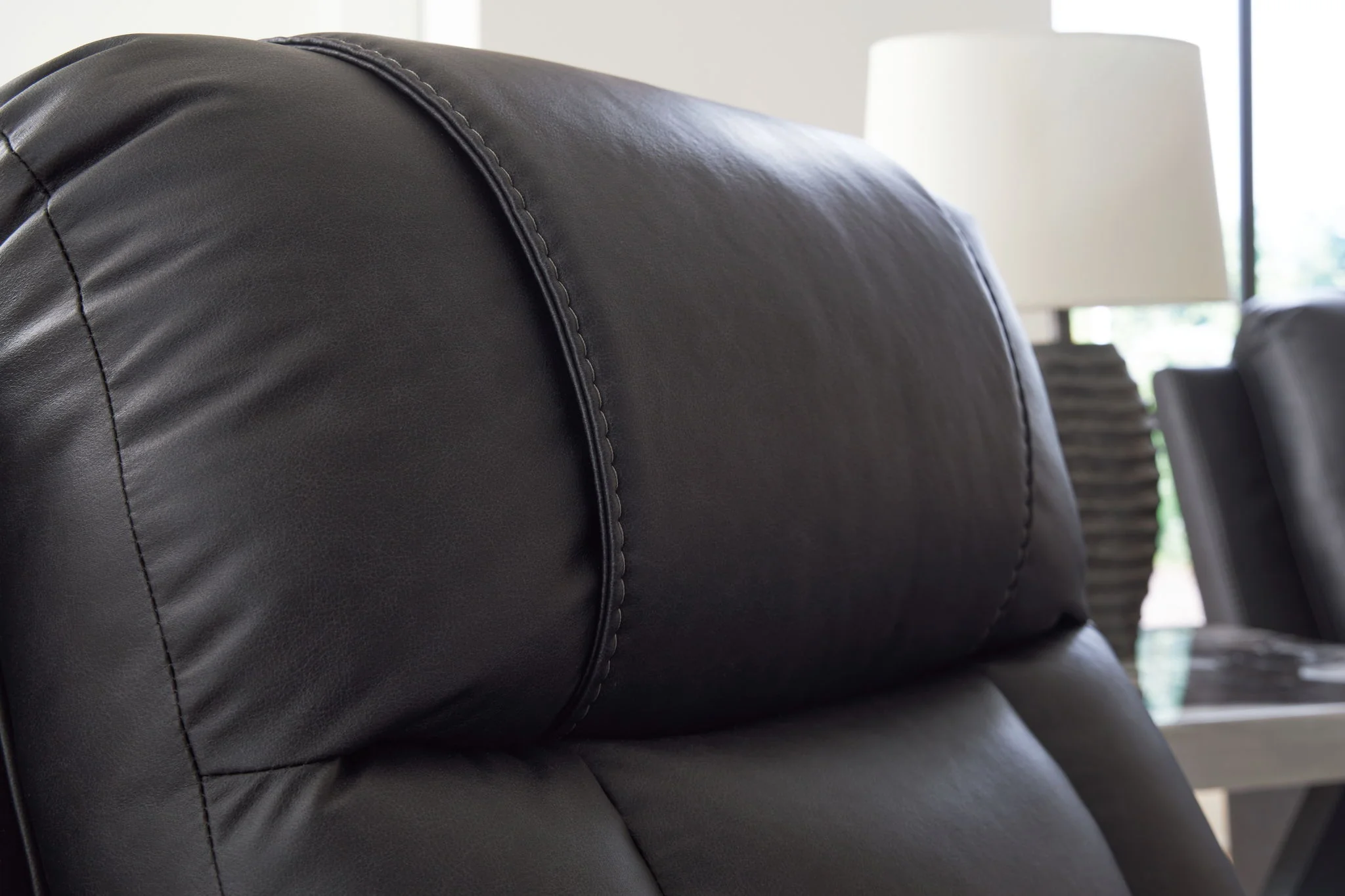 Mackmenville - Double Reclining Loveseat With Console