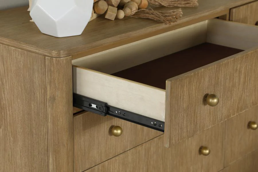 Arini - 8-Drawer Dresser