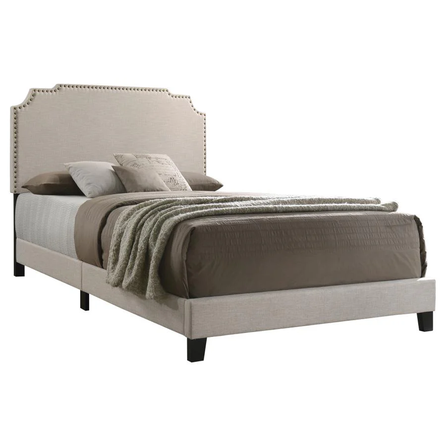 7062-tamarac-upholstered-panel-bed-7.webp Tamarac - Upholstered Panel Bed