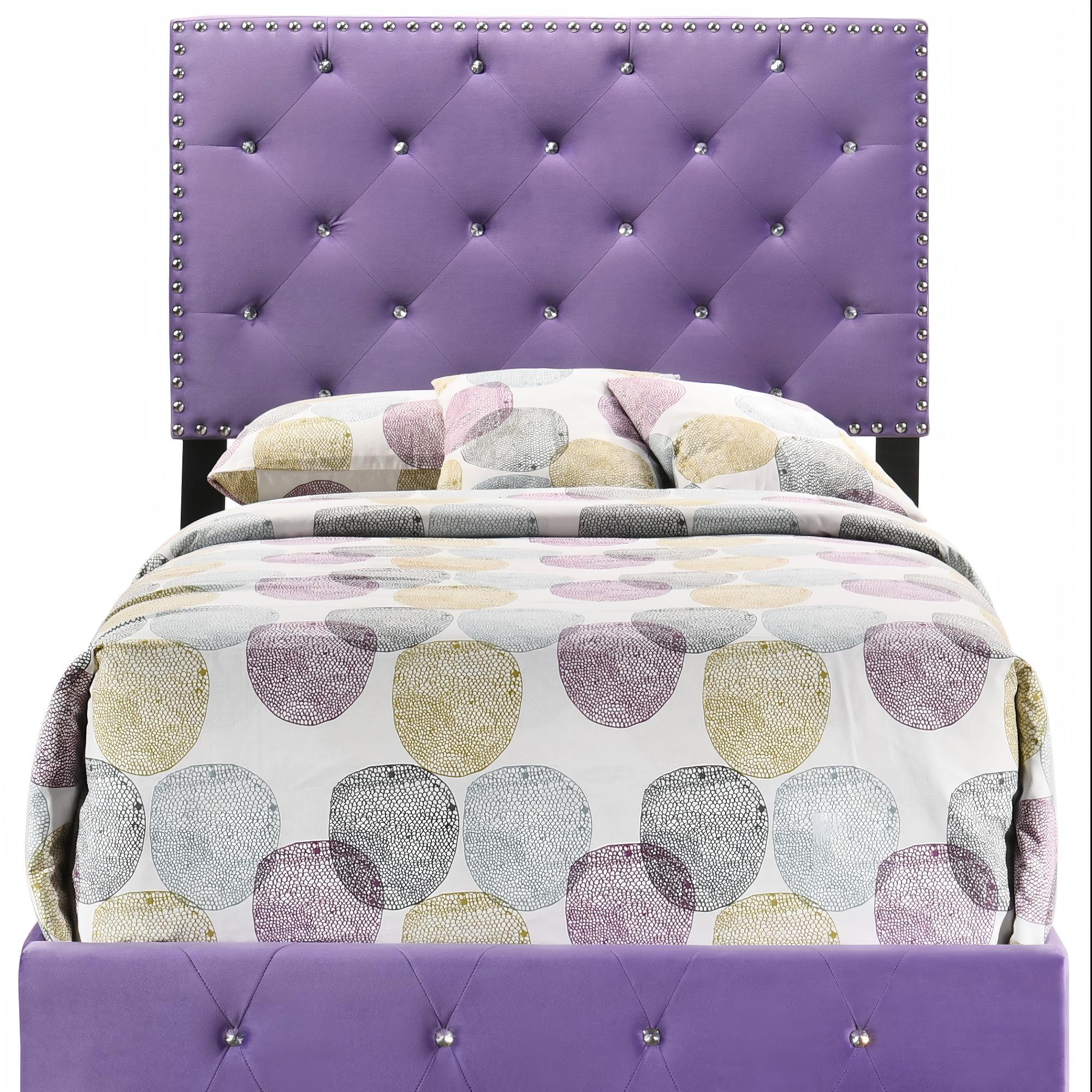 726-luxurious-upholstered-bed-10.jpg Luxurious Upholstered Bed