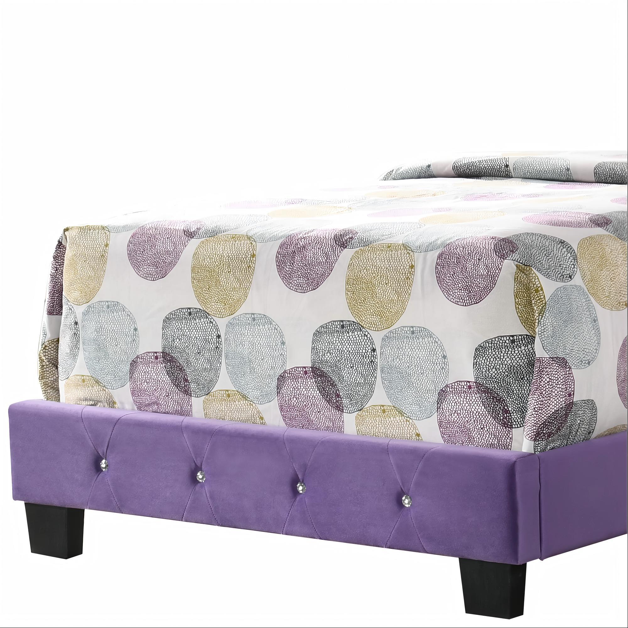 726-luxurious-upholstered-bed-61.jpg Luxurious Upholstered Bed
