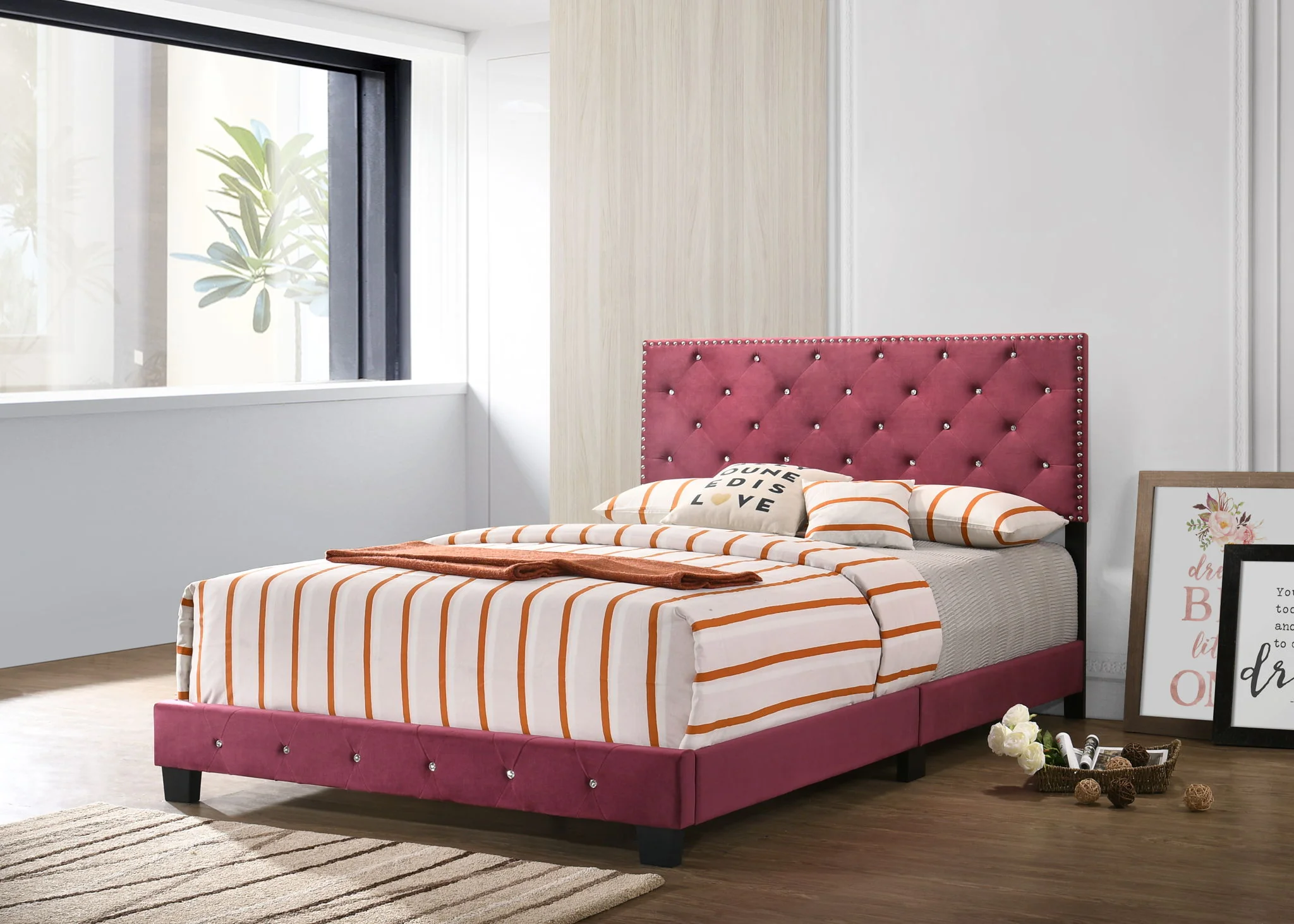 726-luxurious-upholstered-bed-7.webp Luxurious Upholstered Bed