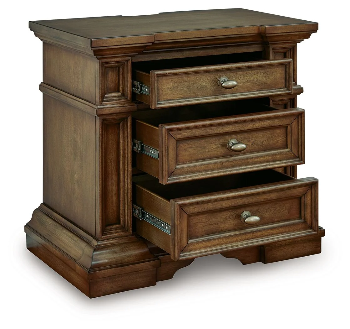 7564-frantanna-three-drawer-night-stand-brown-5.webp Frantanna - Three Drawer Night Stand - Brown