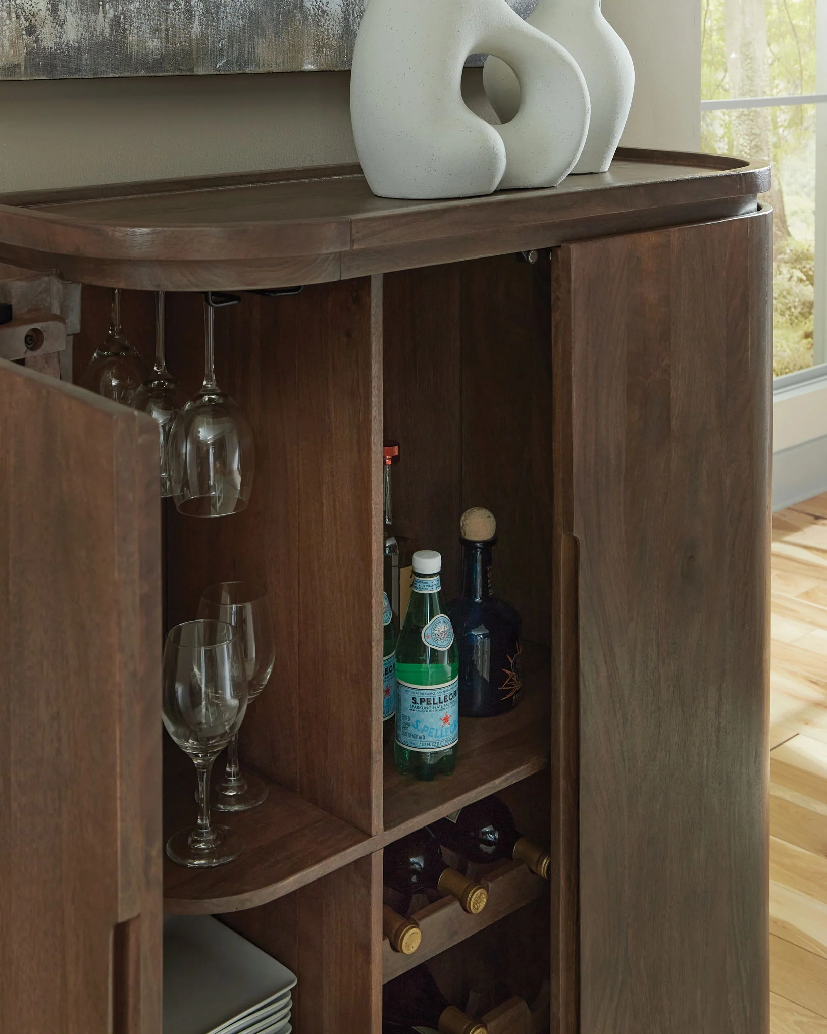 7742-landermont-bar-cabinet-medium-brown-4.webp Landermont - Bar Cabinet - Medium Brown