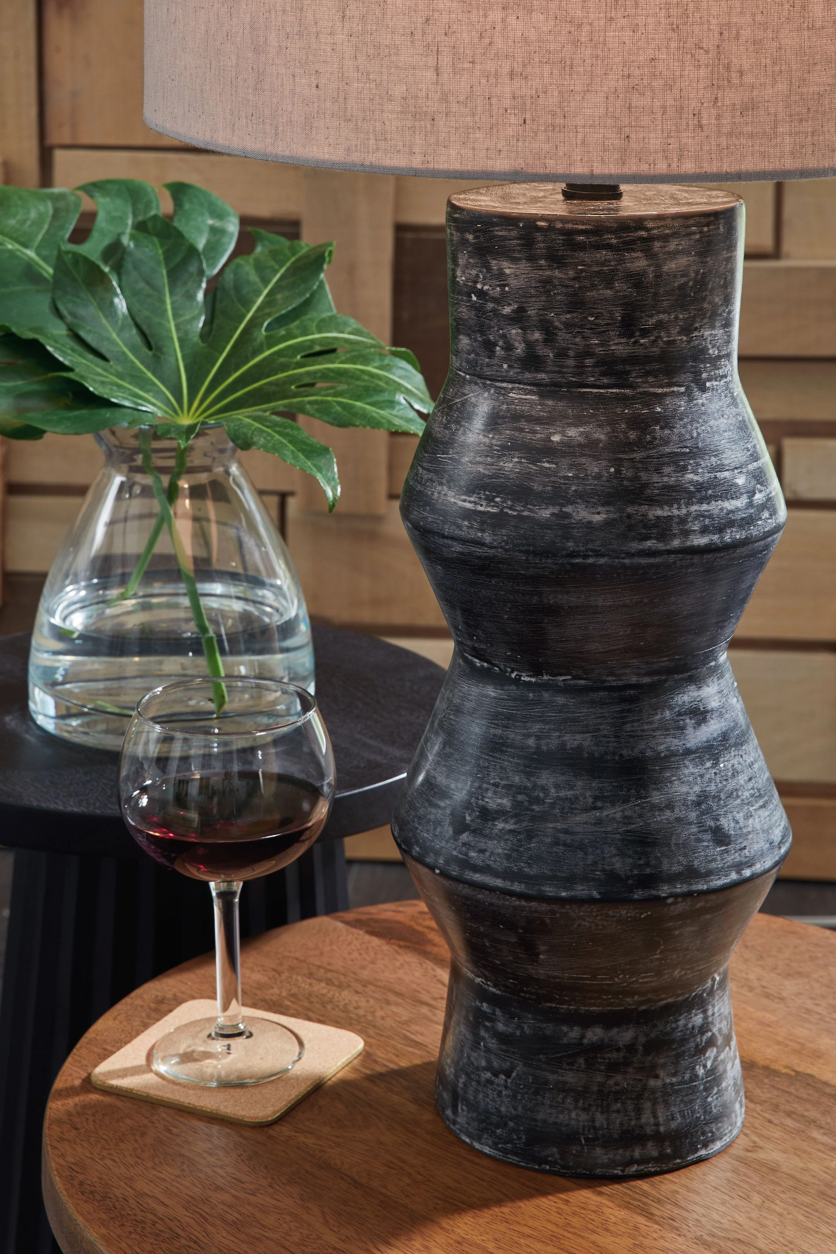 8070-kerbert-terracotta-table-lamp-distressed-black-4.webp Kerbert - Terracotta Table Lamp - Distressed Black