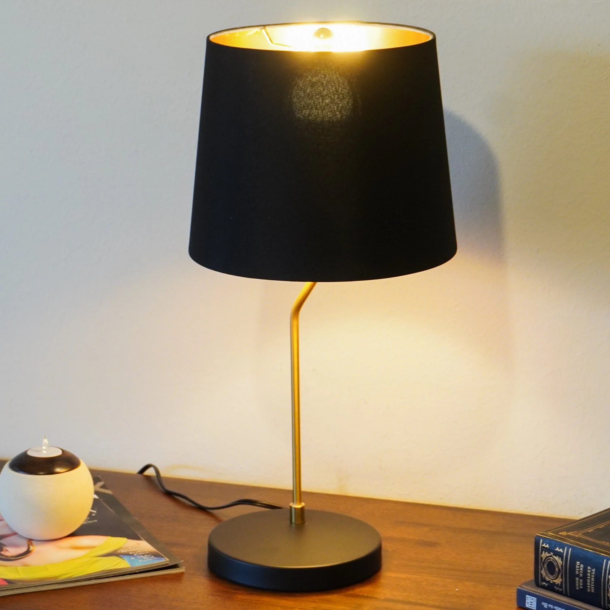 8279-desk-lamp-for-bedside-and-table-use-black-4.webp Desk Lamp For Bedside And Table Use - Black